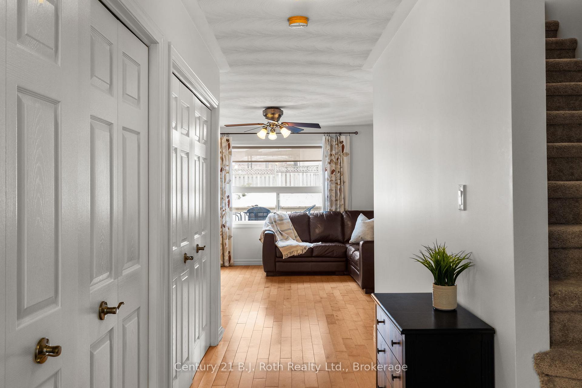 Photo 2 of 6 Golden Eagle Way, Barrie, Little Lake — HOMEH