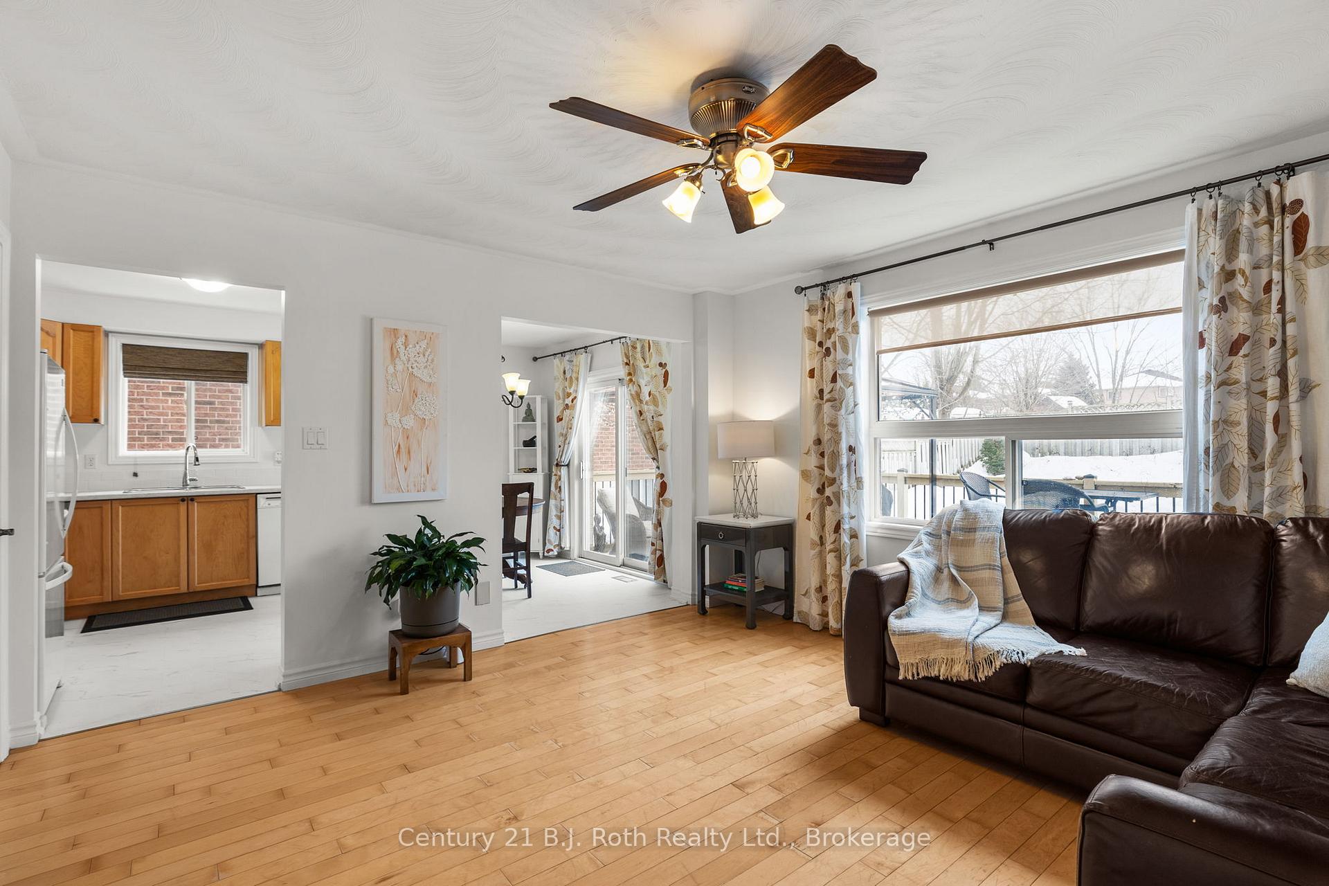Photo 12 of 6 Golden Eagle Way, Barrie, Little Lake — HOMEH