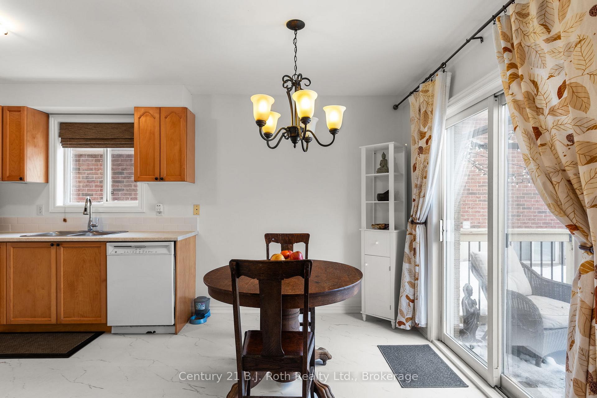 Photo 15 of 6 Golden Eagle Way, Barrie, Little Lake — HOMEH