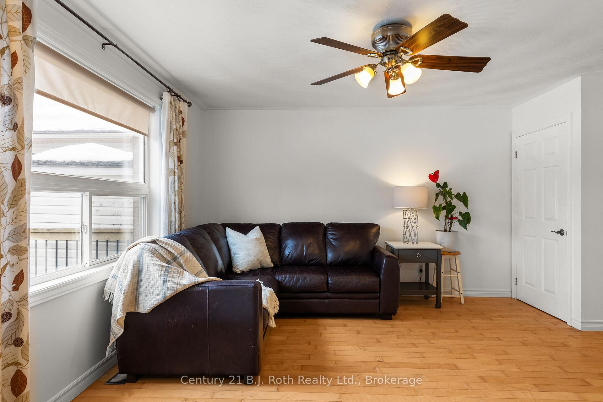 Photo 10 of 6 Golden Eagle Way, Barrie, Little Lake — HOMEH