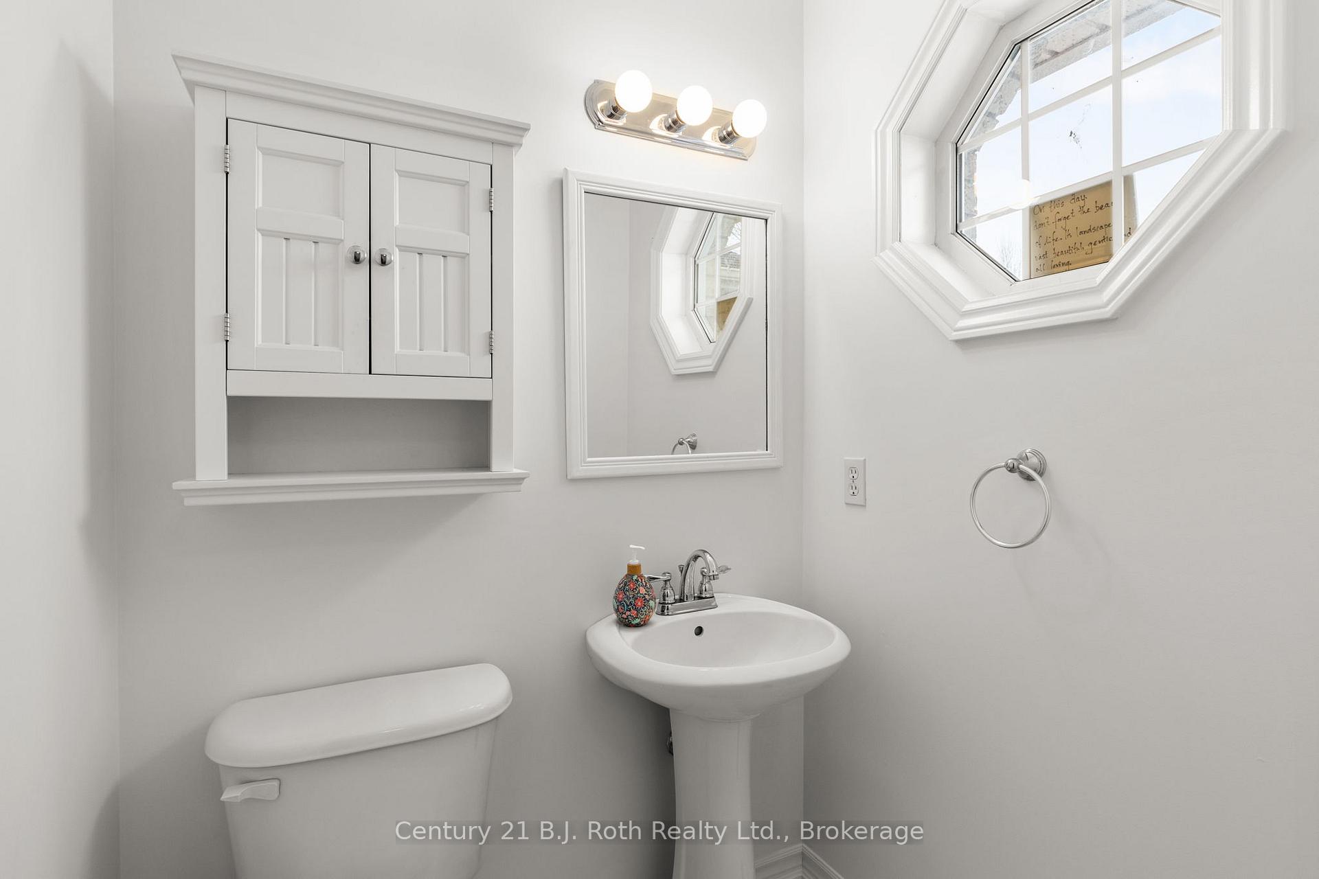 Photo 14 of 6 Golden Eagle Way, Barrie, Little Lake — HOMEH