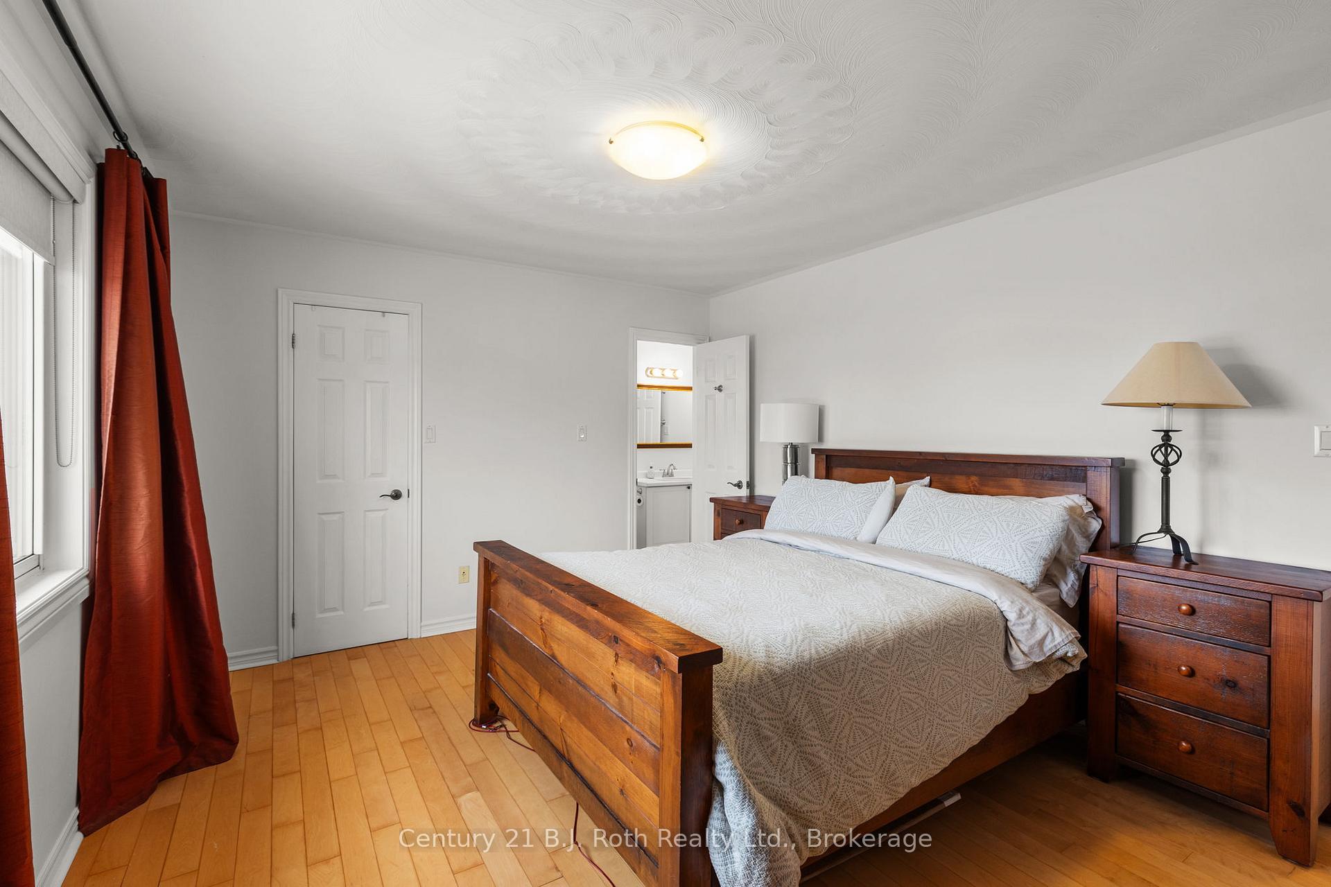 Photo 18 of 6 Golden Eagle Way, Barrie, Little Lake — HOMEH
