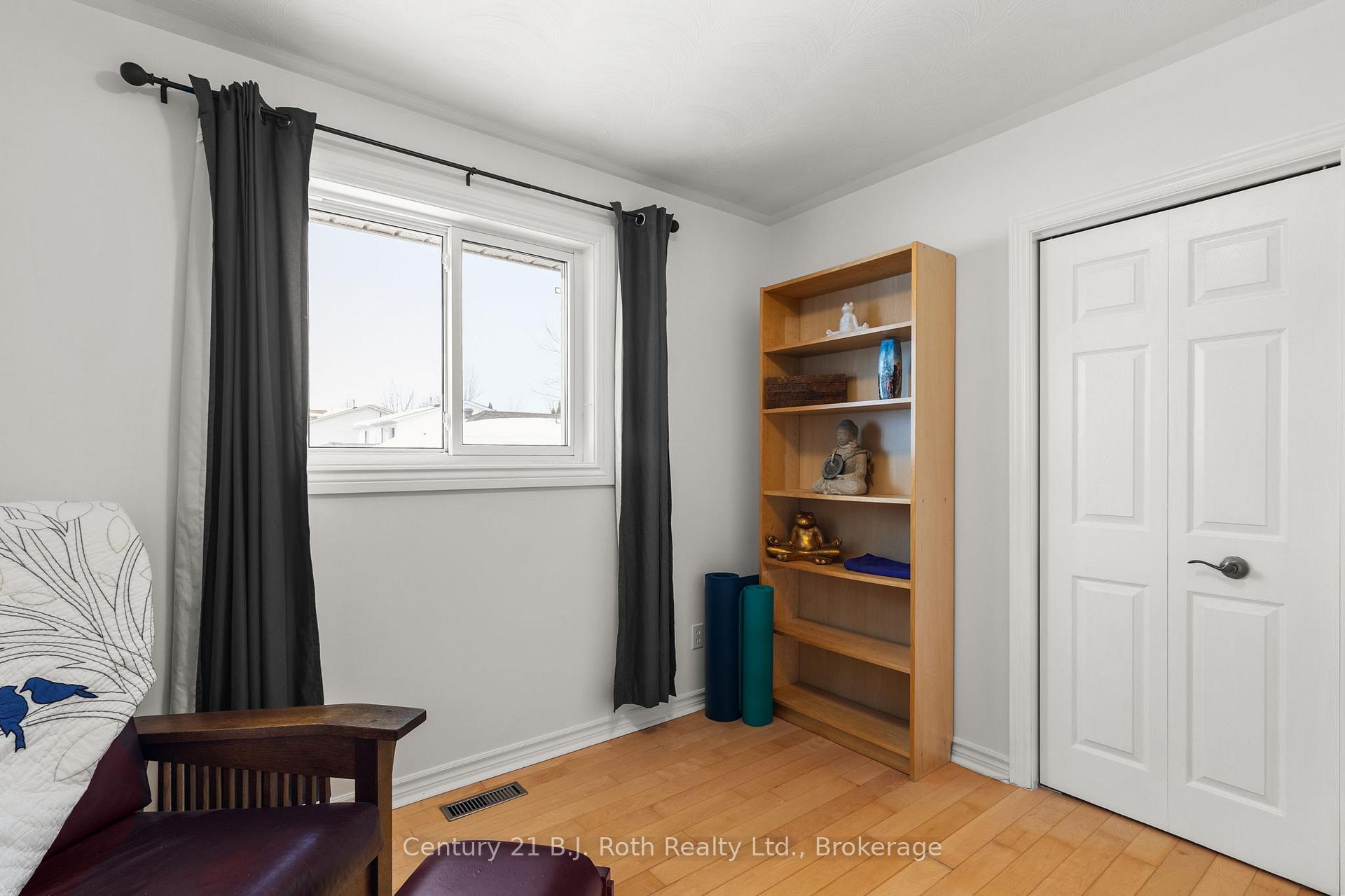 Photo 22 of 6 Golden Eagle Way, Barrie, Little Lake — HOMEH