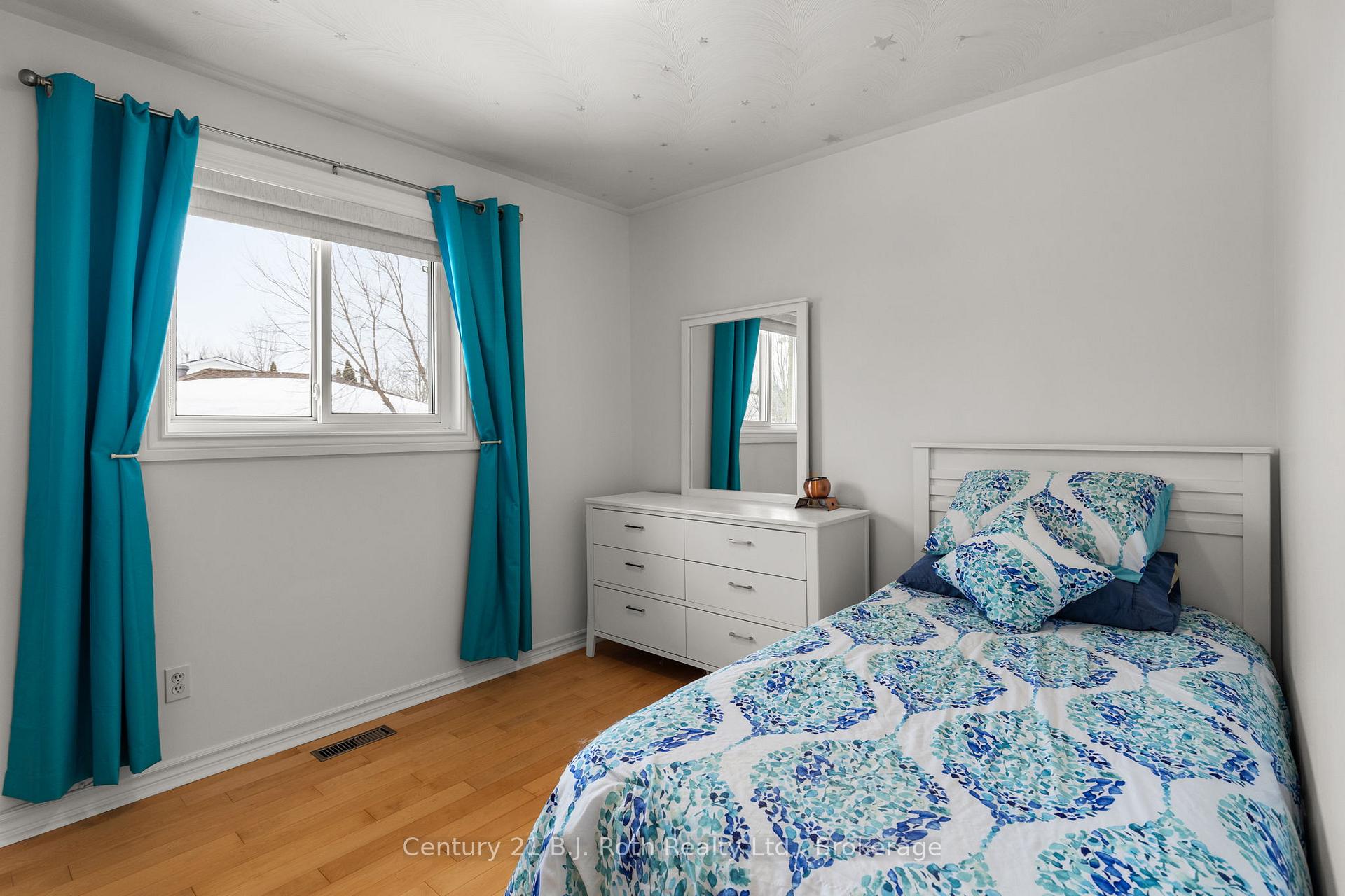Photo 16 of 6 Golden Eagle Way, Barrie, Little Lake — HOMEH