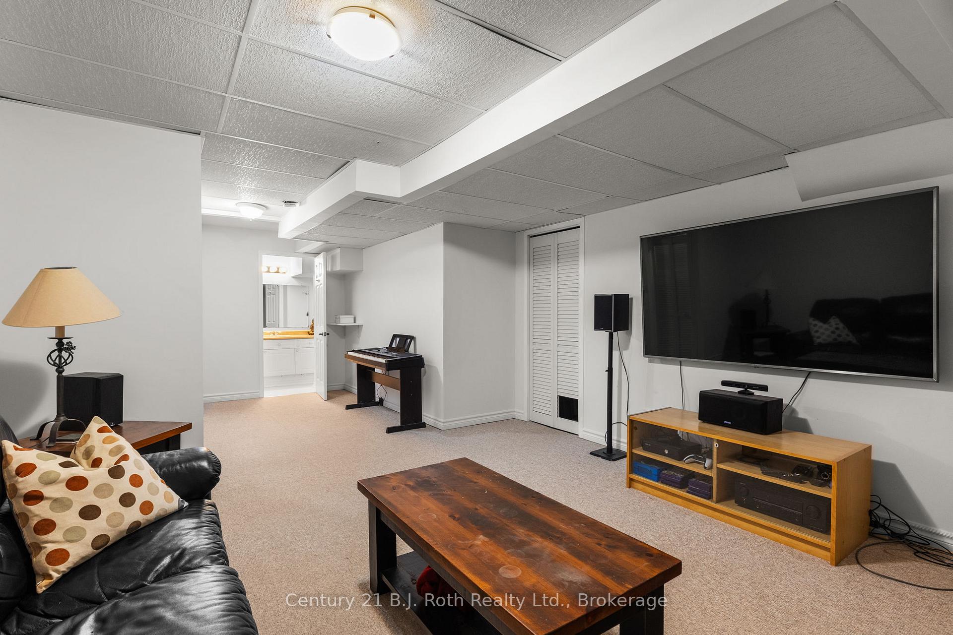 Photo 27 of 6 Golden Eagle Way, Barrie, Little Lake — HOMEH