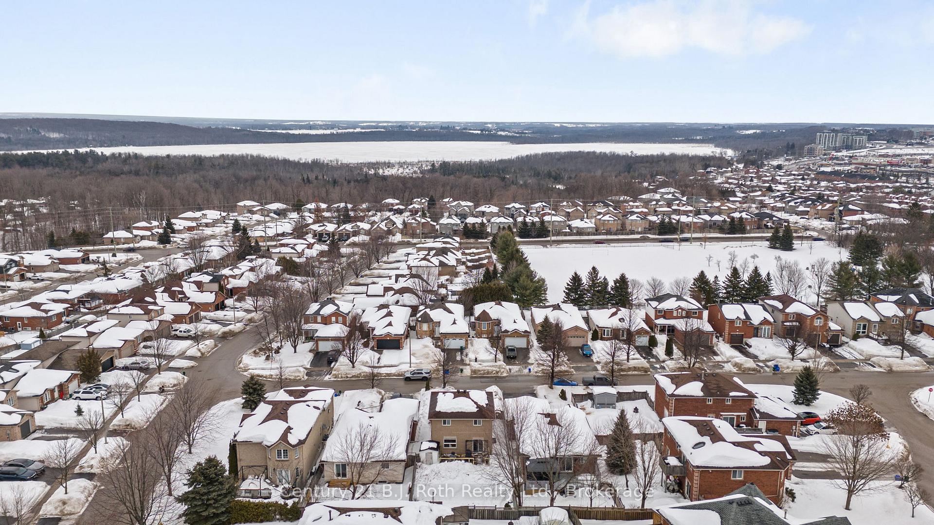 Photo 28 of 6 Golden Eagle Way, Barrie, Little Lake — HOMEH