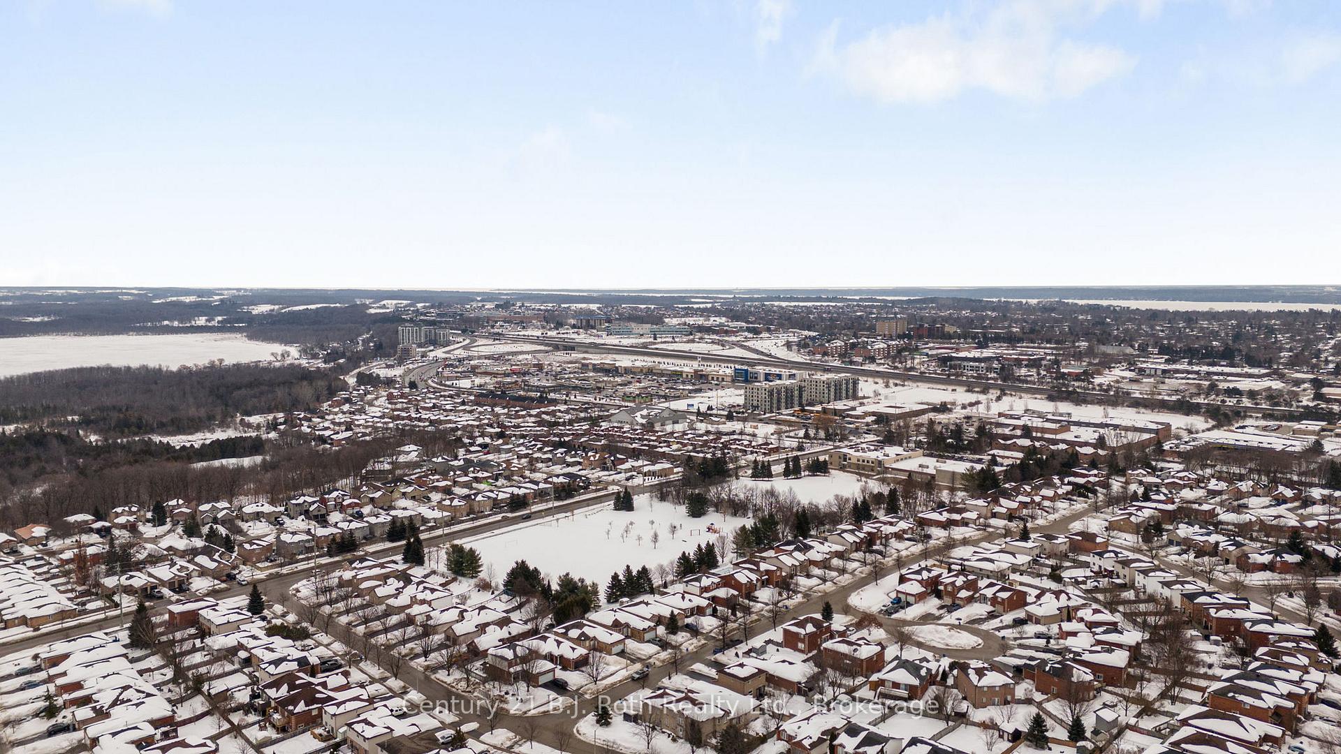 Photo 30 of 6 Golden Eagle Way, Barrie, Little Lake — HOMEH