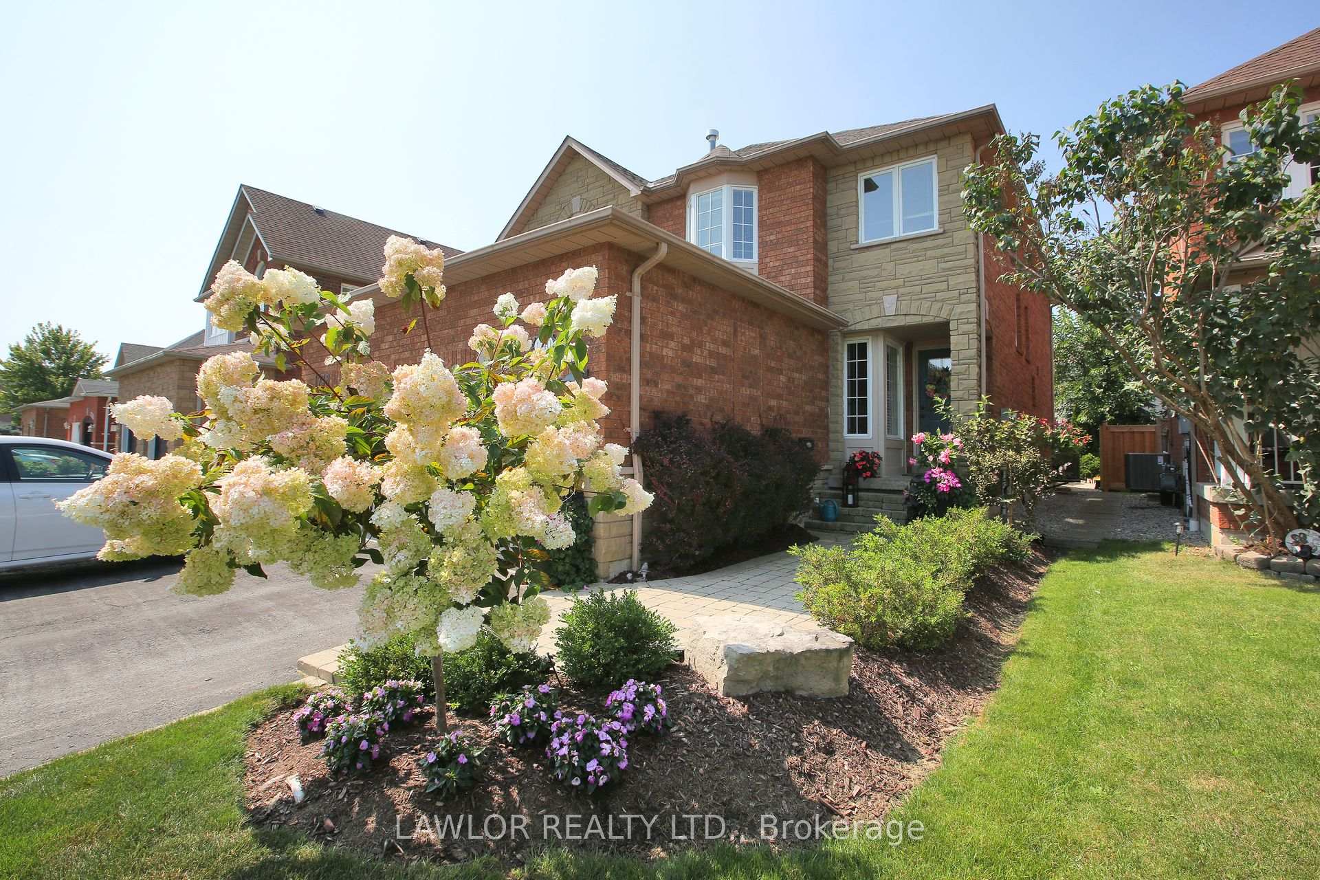 Photo 3 of 1740 Silver Maple Drive, Pickering, Amberlea — HOMEH