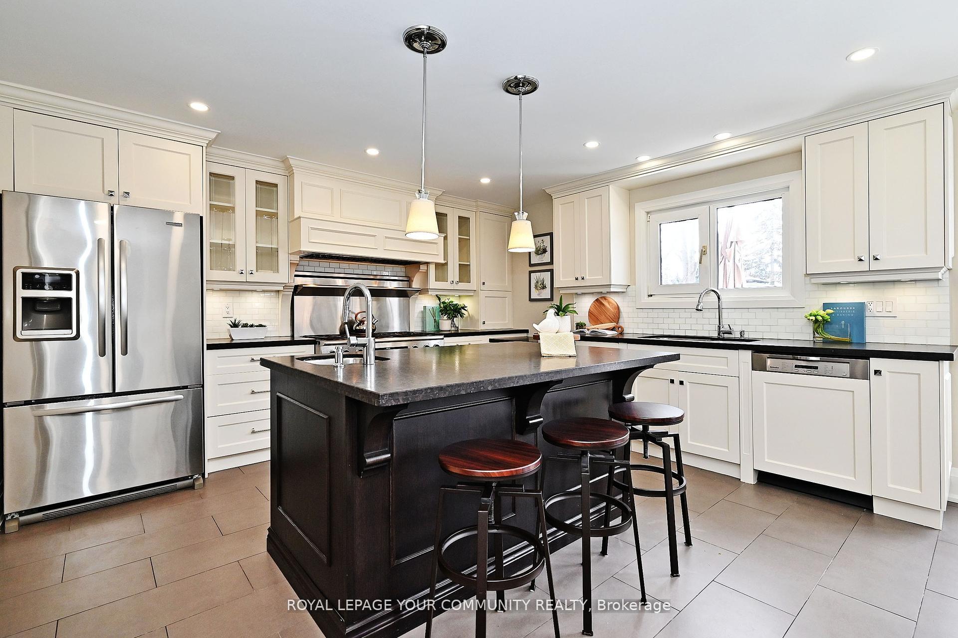 Photo 3 of 40 Frankie Lane, Vaughan, East Woodbridge — HOMEH