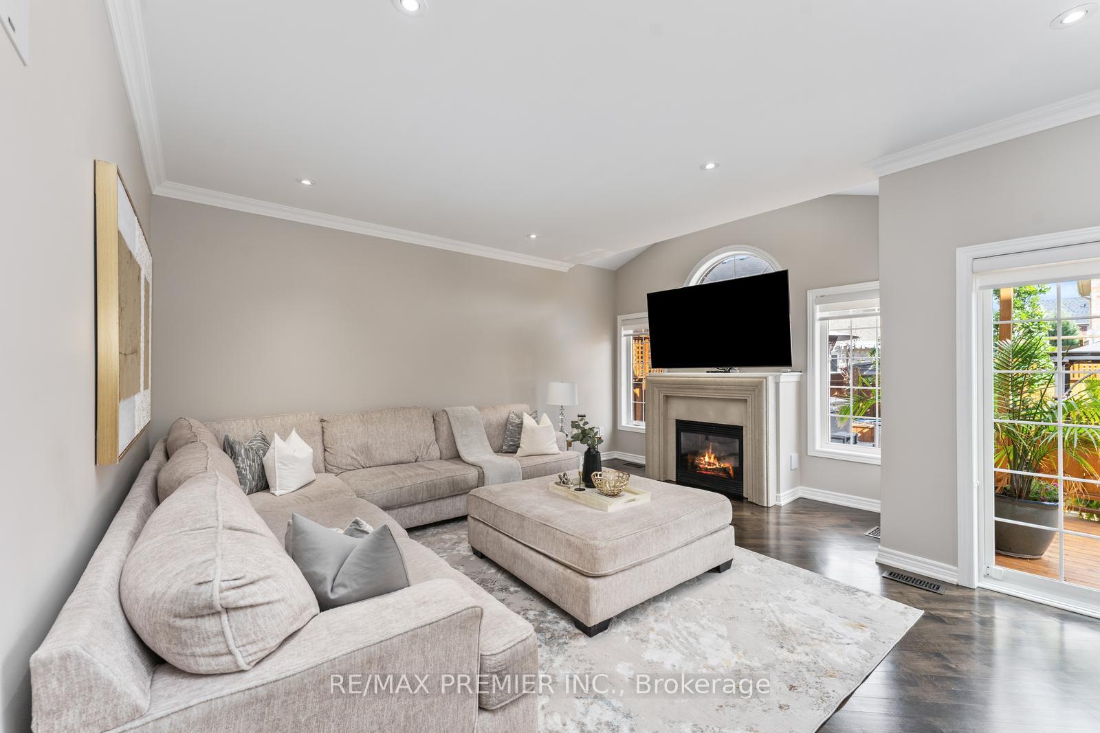 Photo 13 of 175 Trudeau Drive, Vaughan, Vellore Village — HOMEH