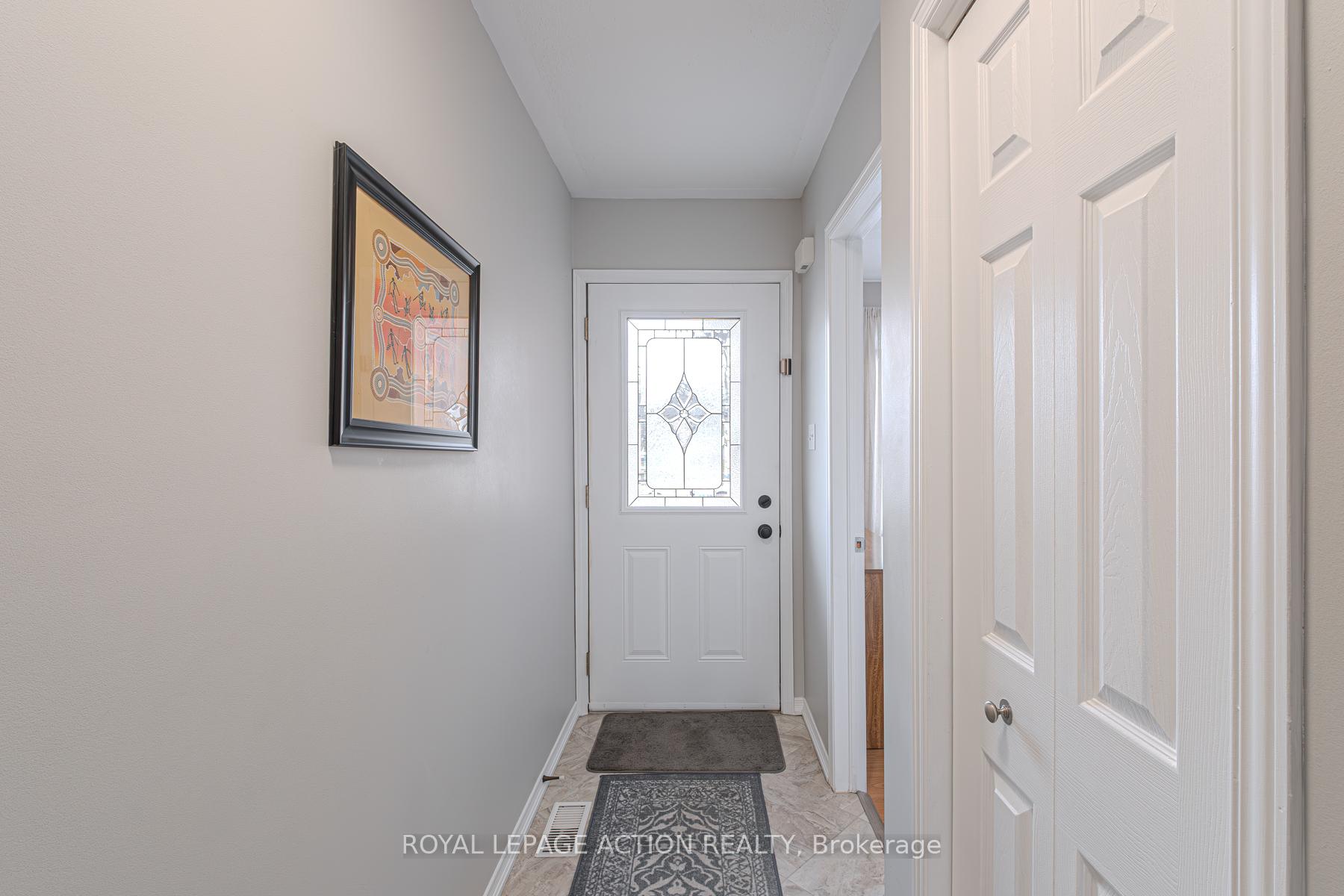 Photo 3 of 18 Whitlaw Way, Brant, Paris — HOMEH