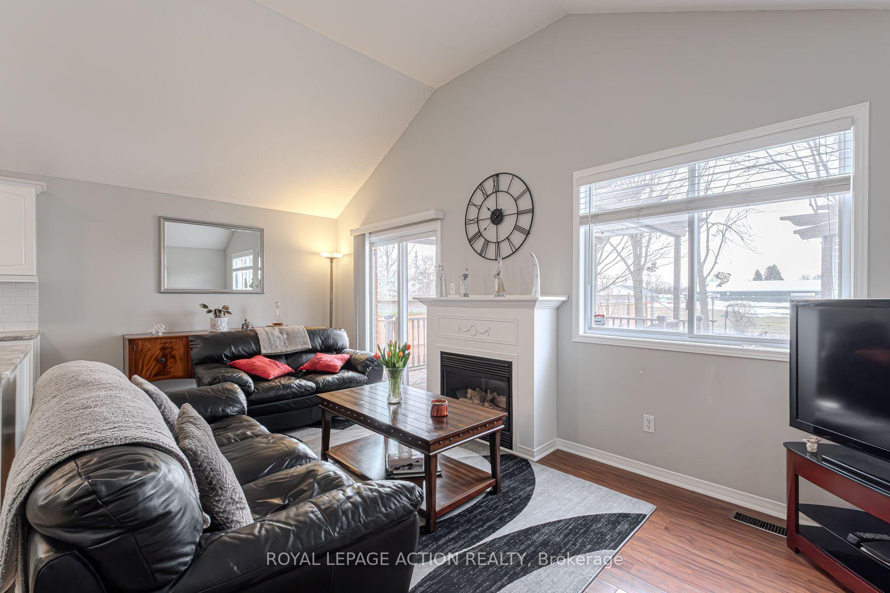 Photo 34 of 18 Whitlaw Way, Brant, Paris — HOMEH