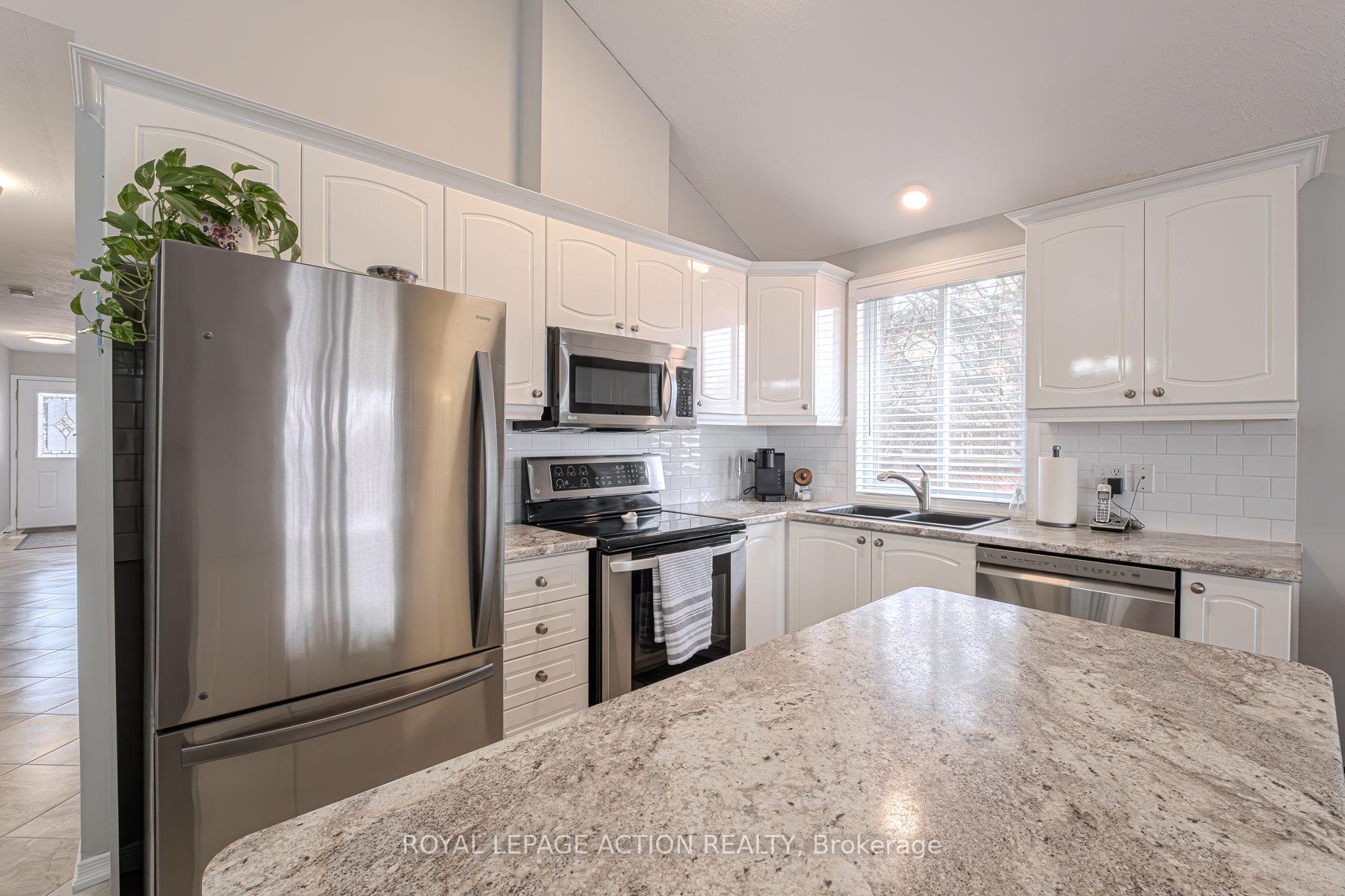Photo 33 of 18 Whitlaw Way, Brant, Paris — HOMEH