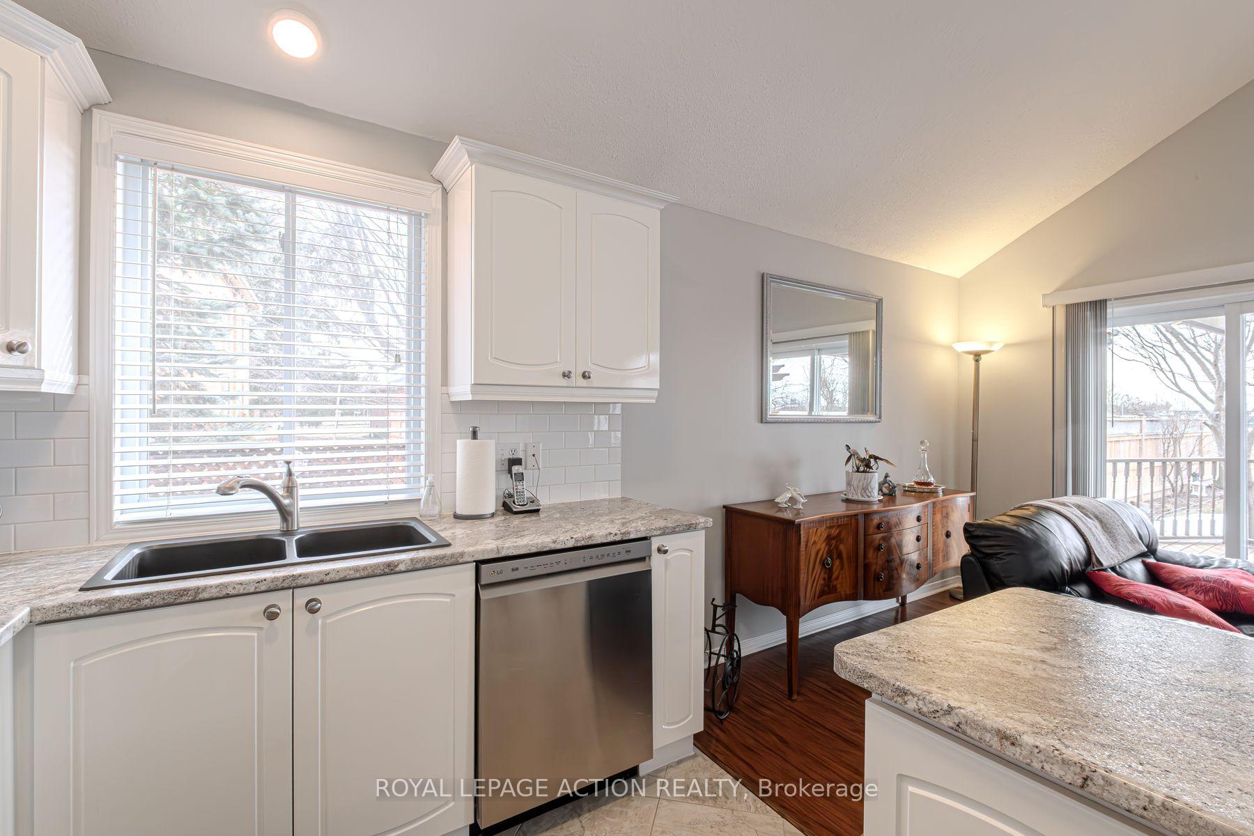 Photo 36 of 18 Whitlaw Way, Brant, Paris — HOMEH