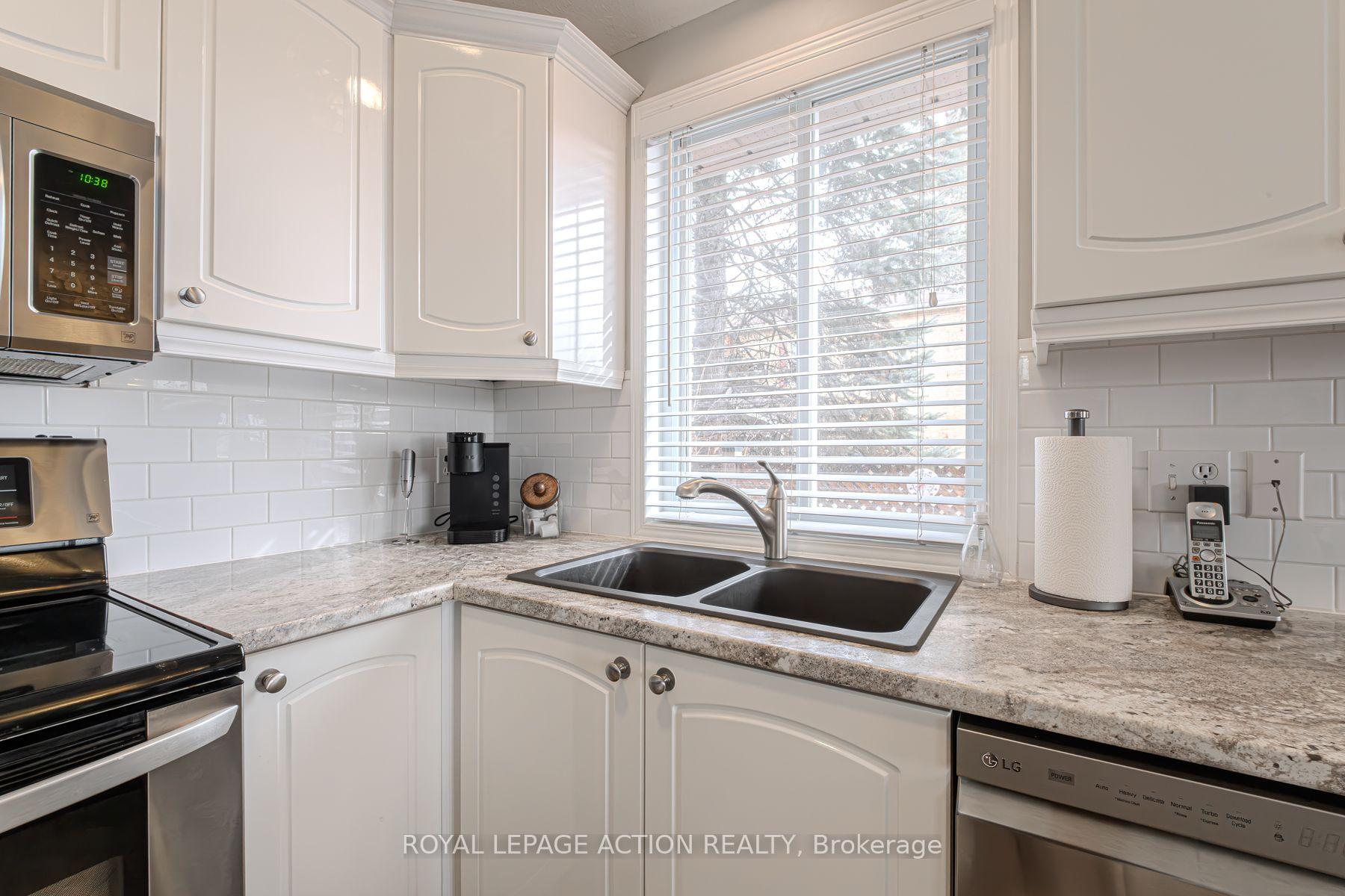 Photo 30 of 18 Whitlaw Way, Brant, Paris — HOMEH