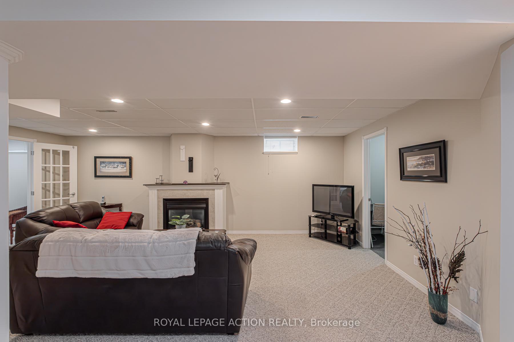 Photo 22 of 18 Whitlaw Way, Brant, Paris — HOMEH