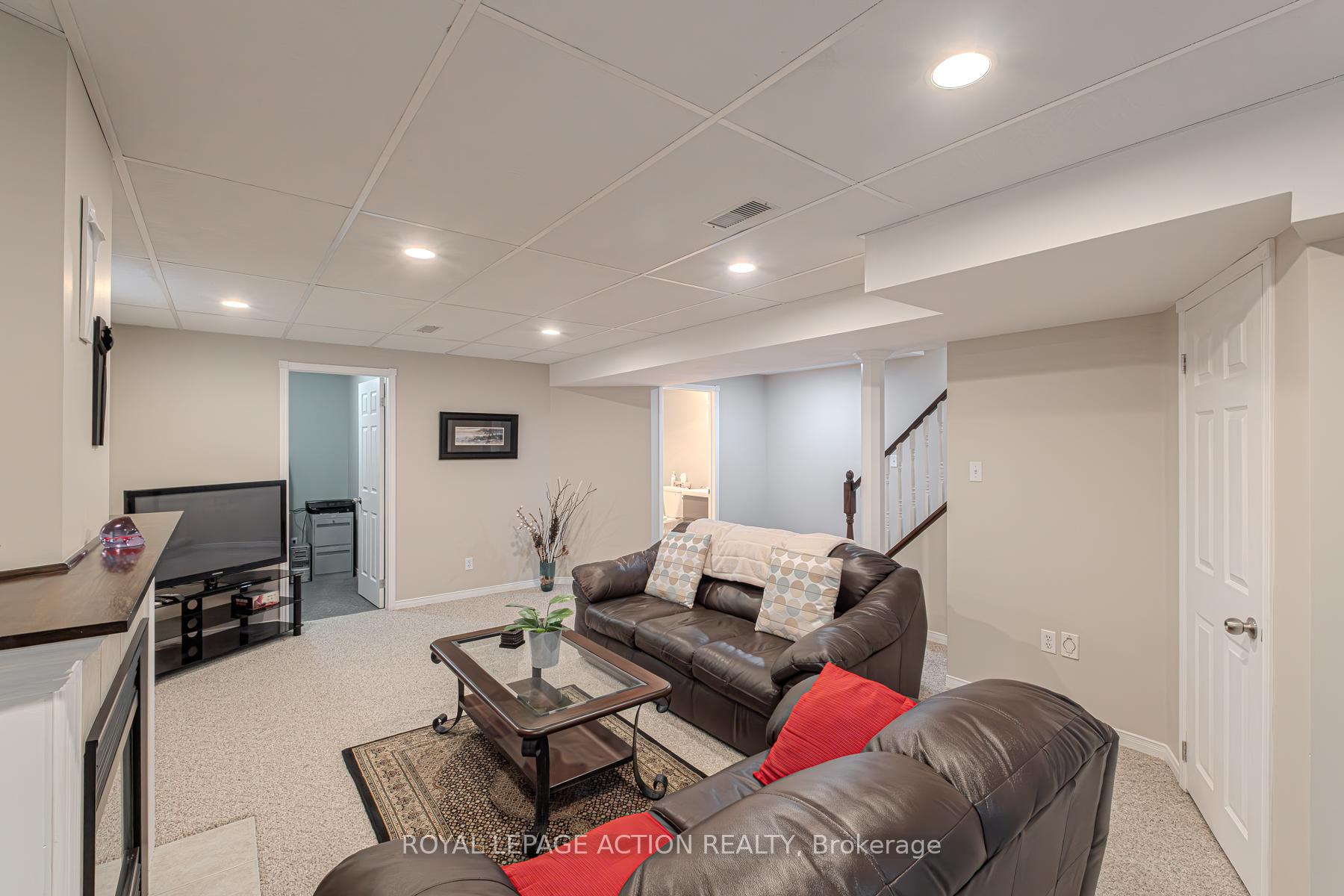 Photo 20 of 18 Whitlaw Way, Brant, Paris — HOMEH