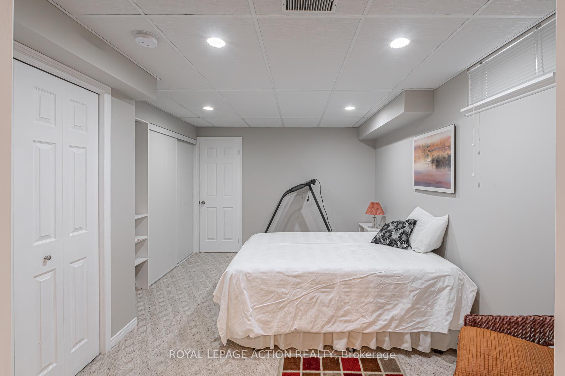 Photo 23 of 18 Whitlaw Way, Brant, Paris — HOMEH