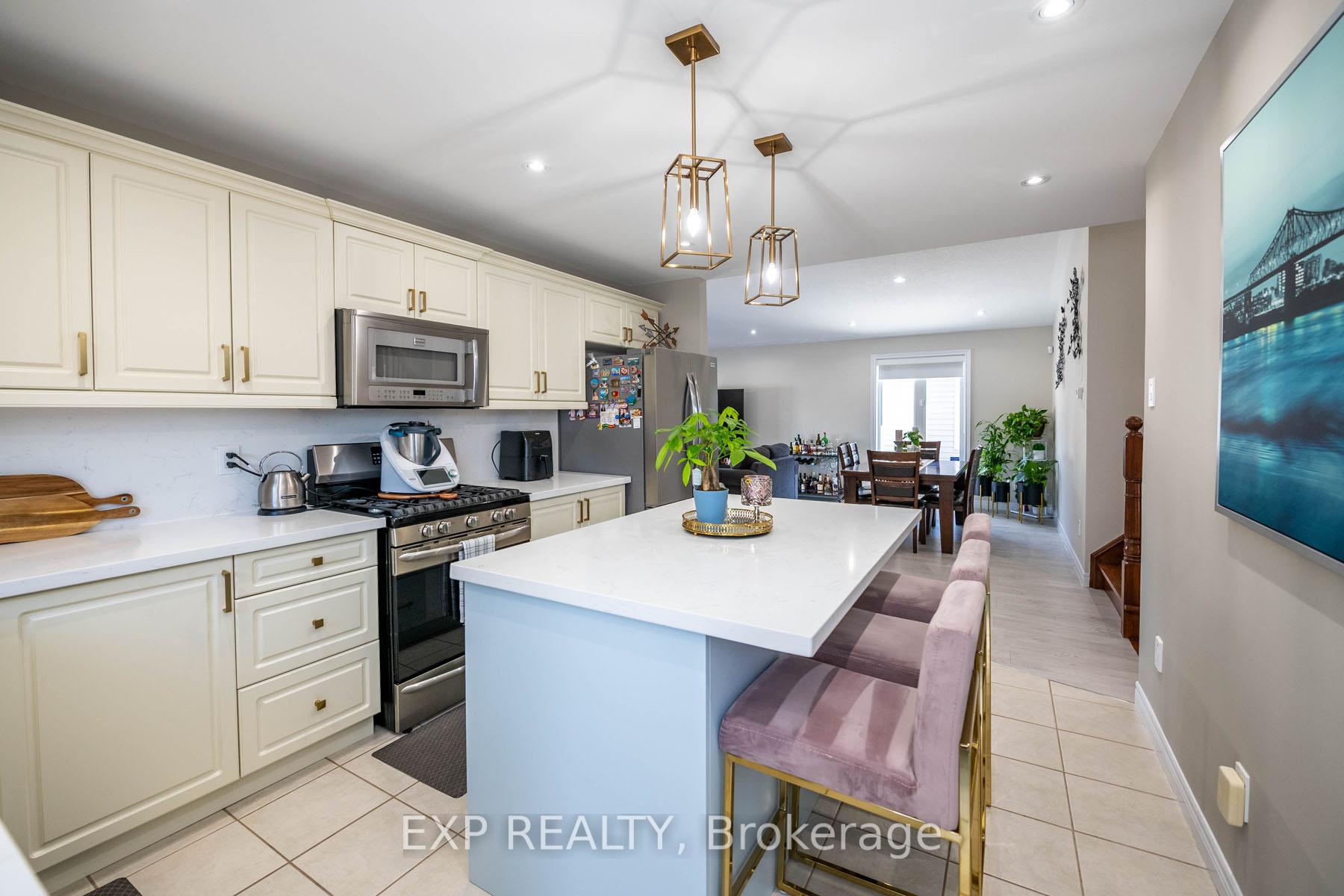 Photo 11 of 6 Donald Crescent, Haldimand — HOMEH