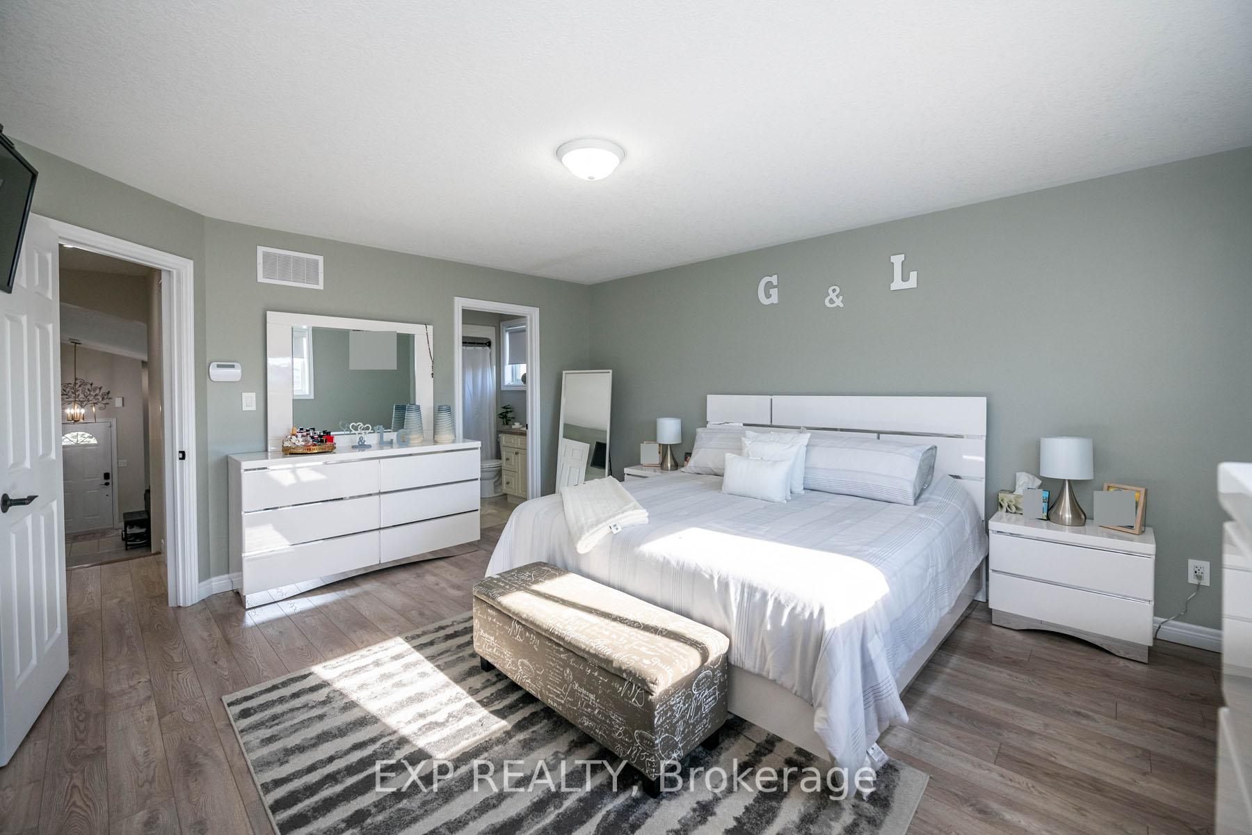 Photo 16 of 6 Donald Crescent, Haldimand — HOMEH