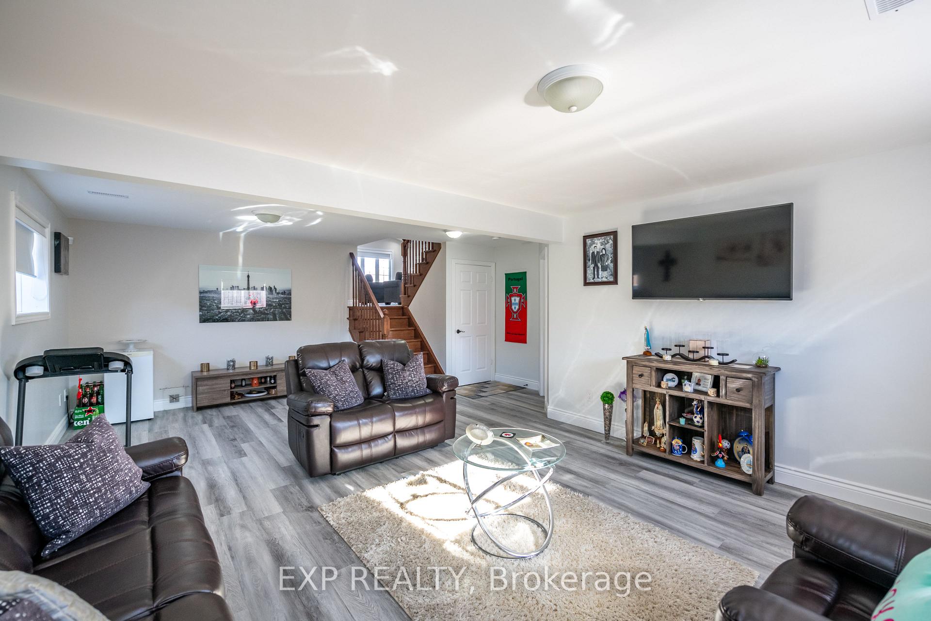 Photo 33 of 6 Donald Crescent, Haldimand — HOMEH