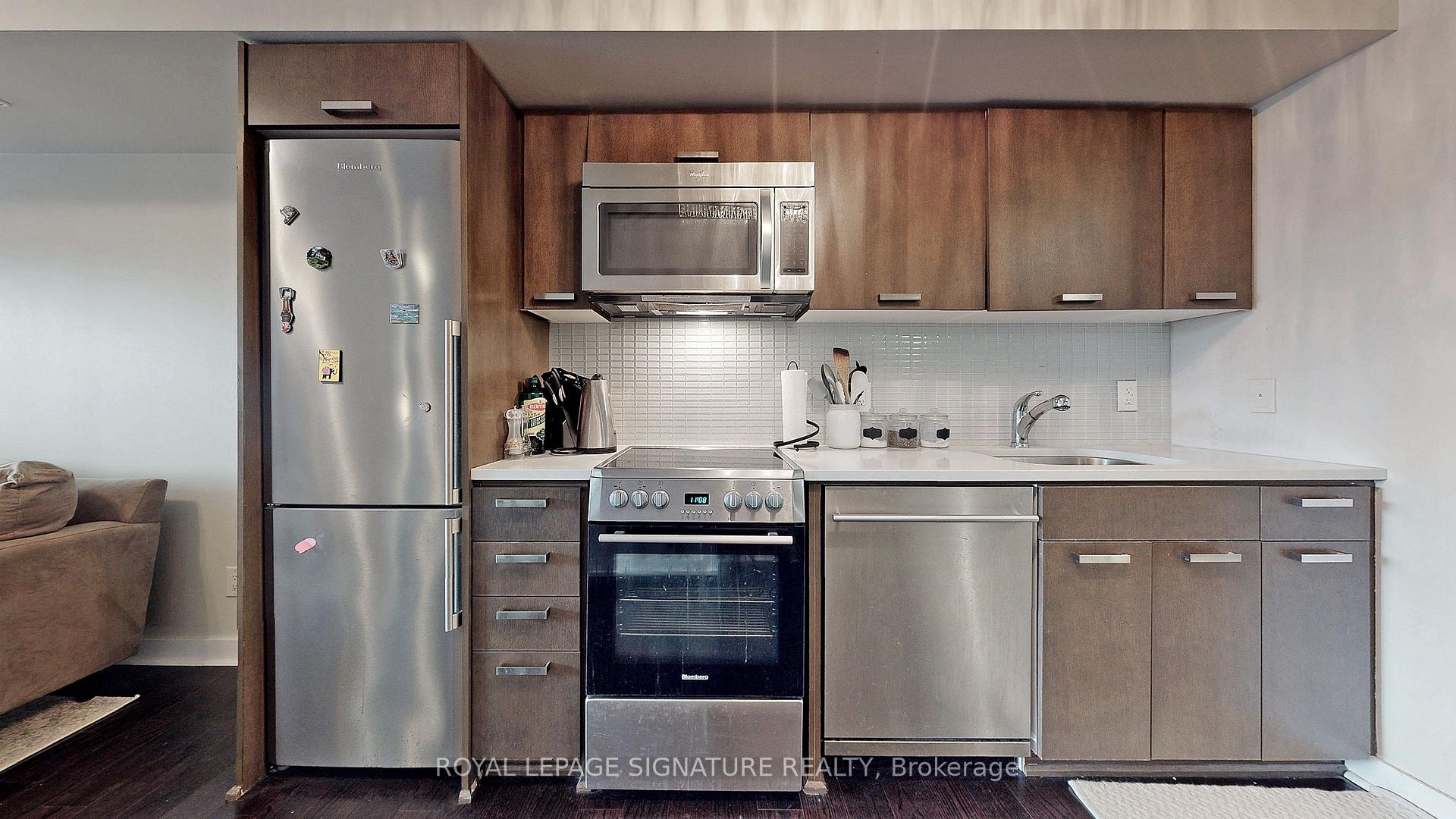 Photo 4 of Unit 822, 295 Adelaide Street W, Toronto, Waterfront Communities — HOMEH