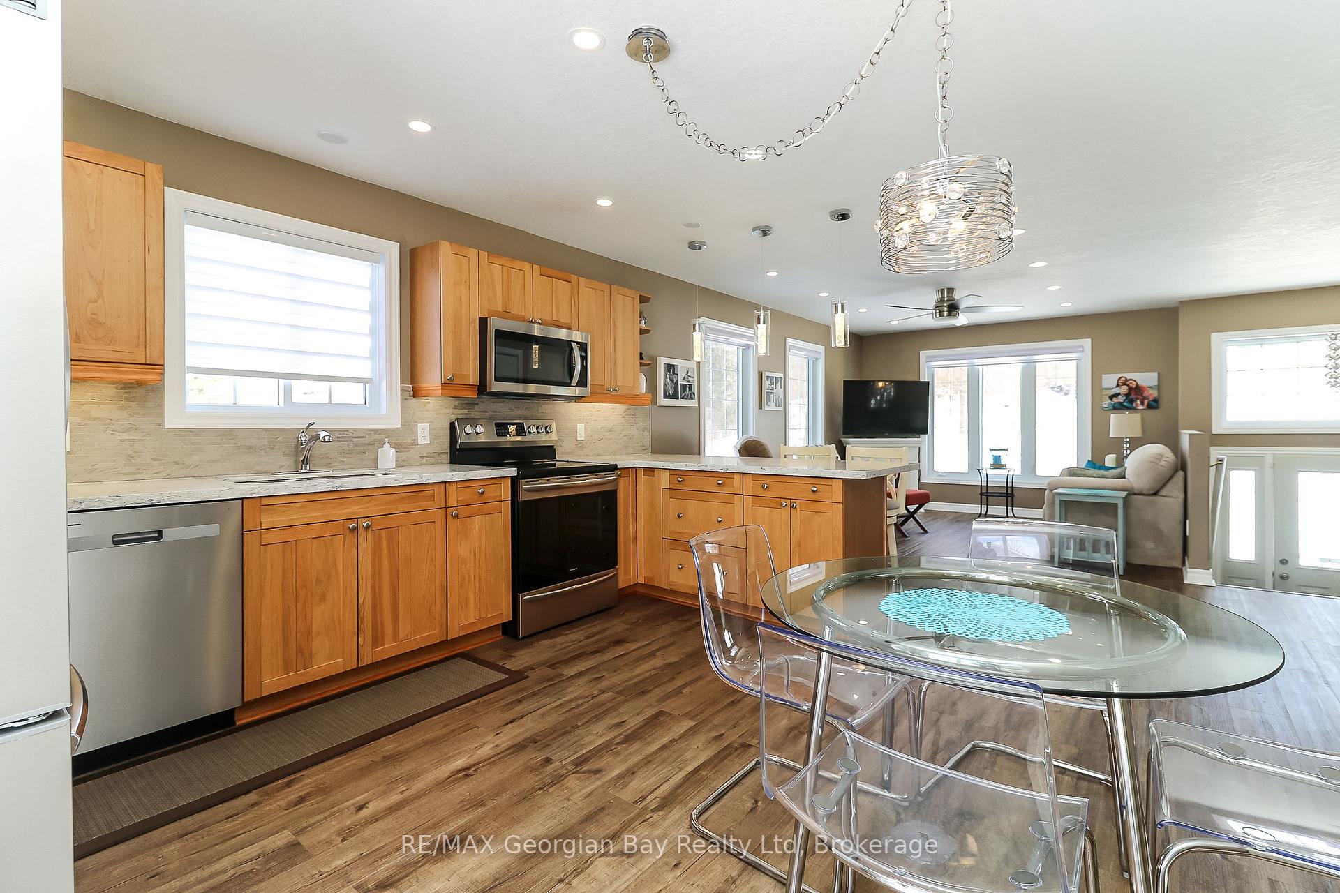 Photo 18 of 332 Newton Street, Tay, Victoria Harbour — HOMEH