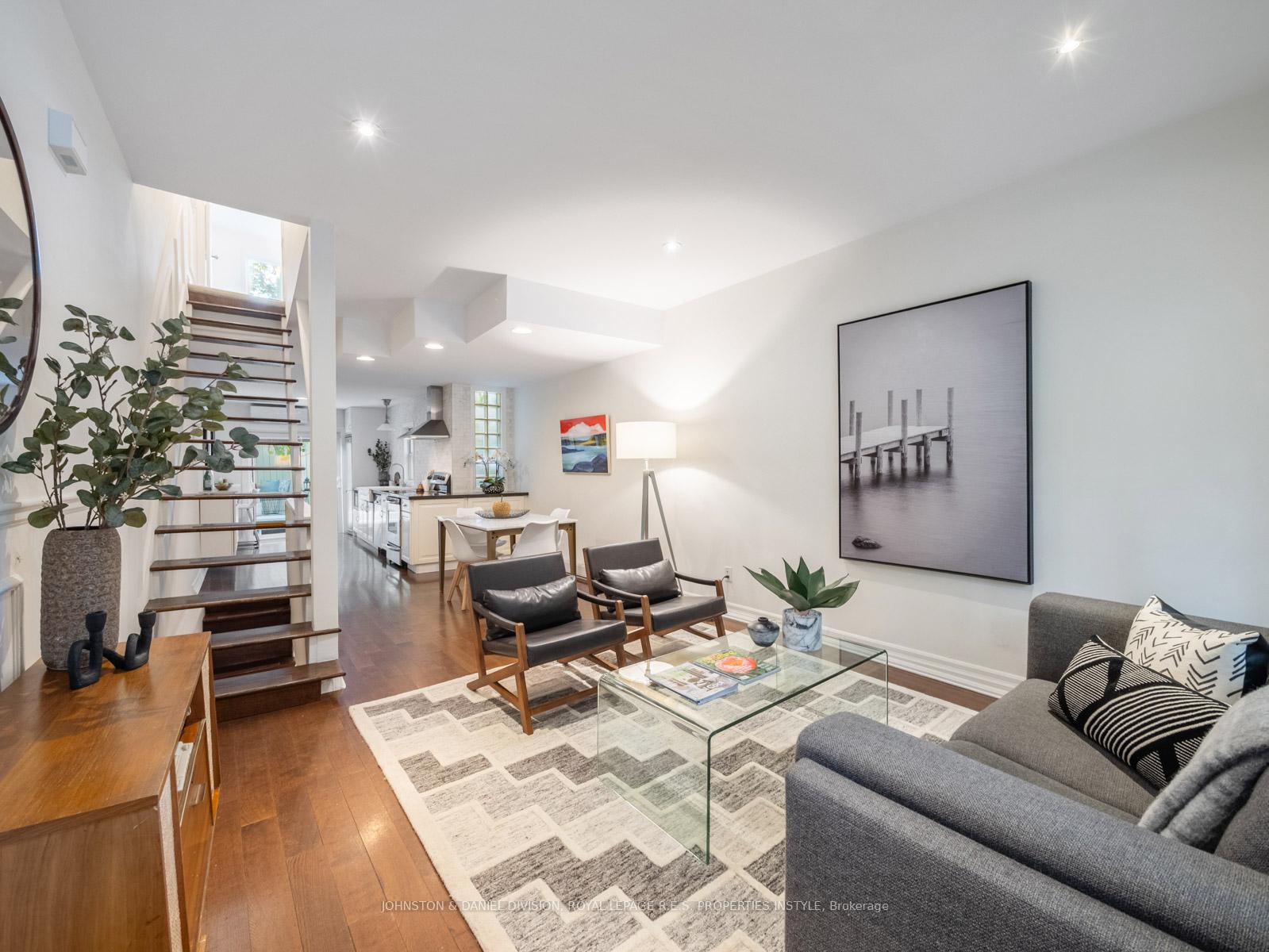 Photo 22 of 77 Walnut Avenue, Toronto, Niagara — HOMEH