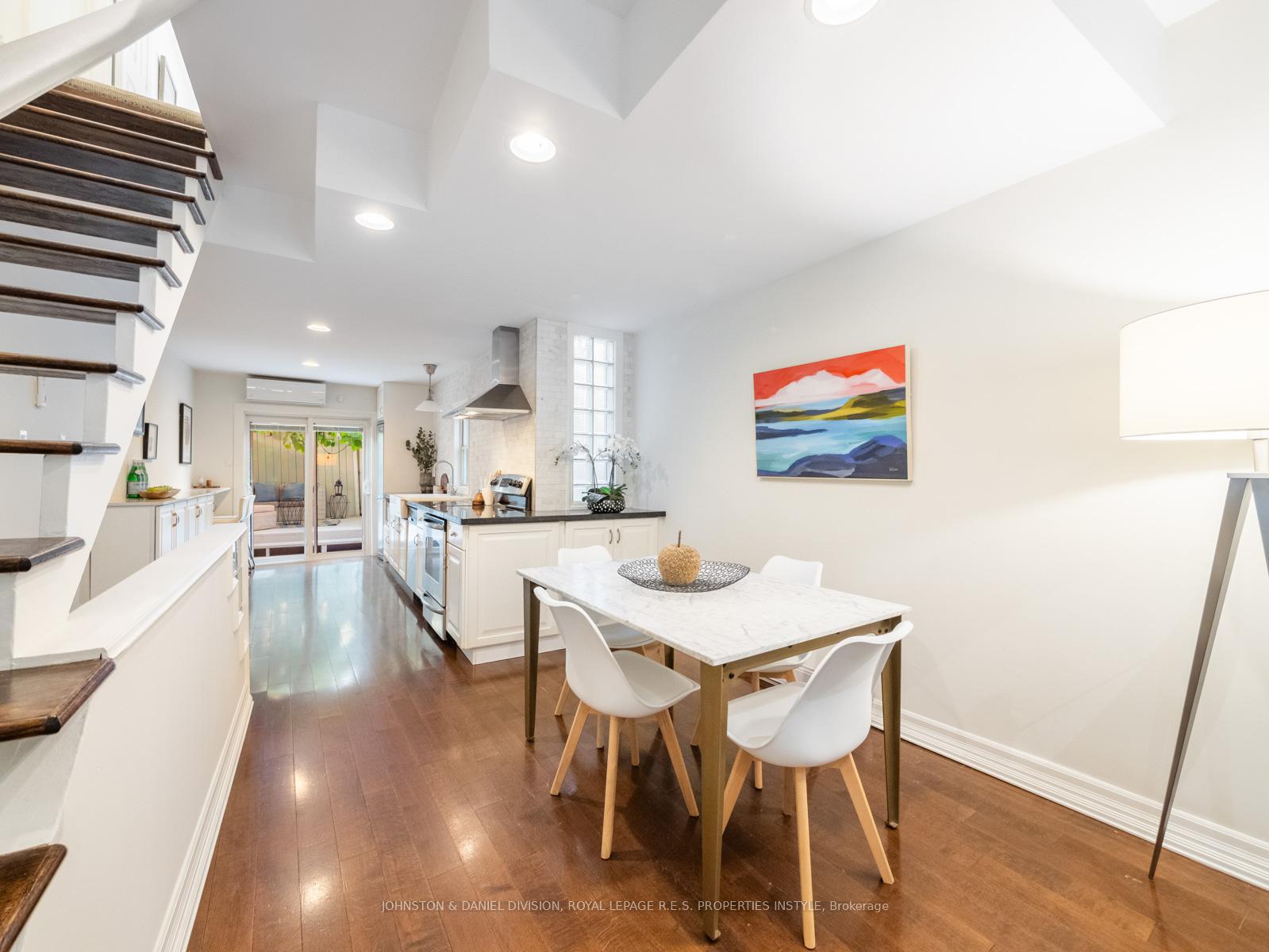 Photo 3 of 77 Walnut Avenue, Toronto, Niagara — HOMEH