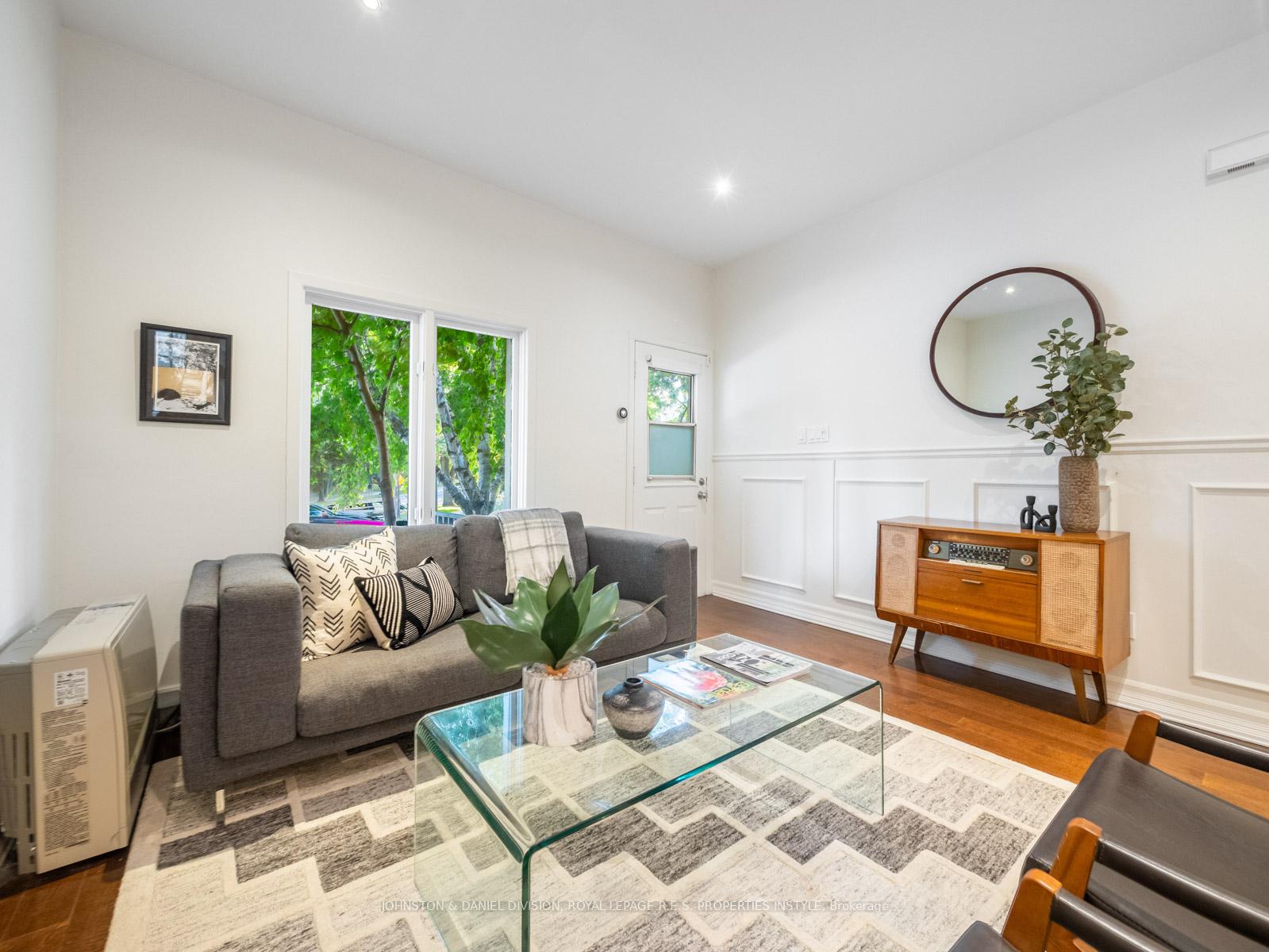 Photo 4 of 77 Walnut Avenue, Toronto, Niagara — HOMEH