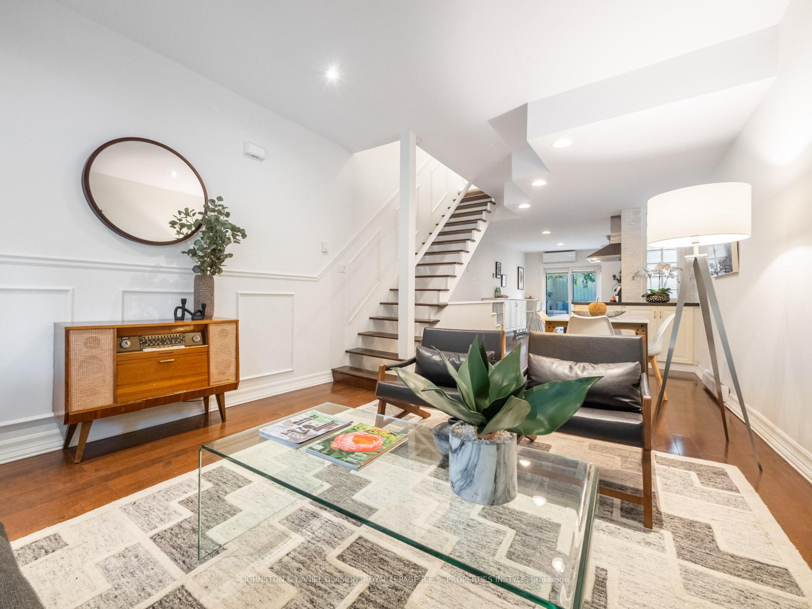 Photo 12 of 77 Walnut Avenue, Toronto, Niagara — HOMEH
