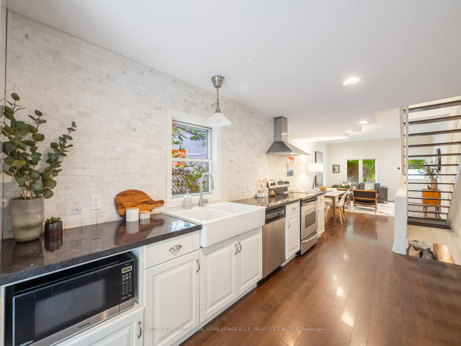 Photo 15 of 77 Walnut Avenue, Toronto, Niagara — HOMEH