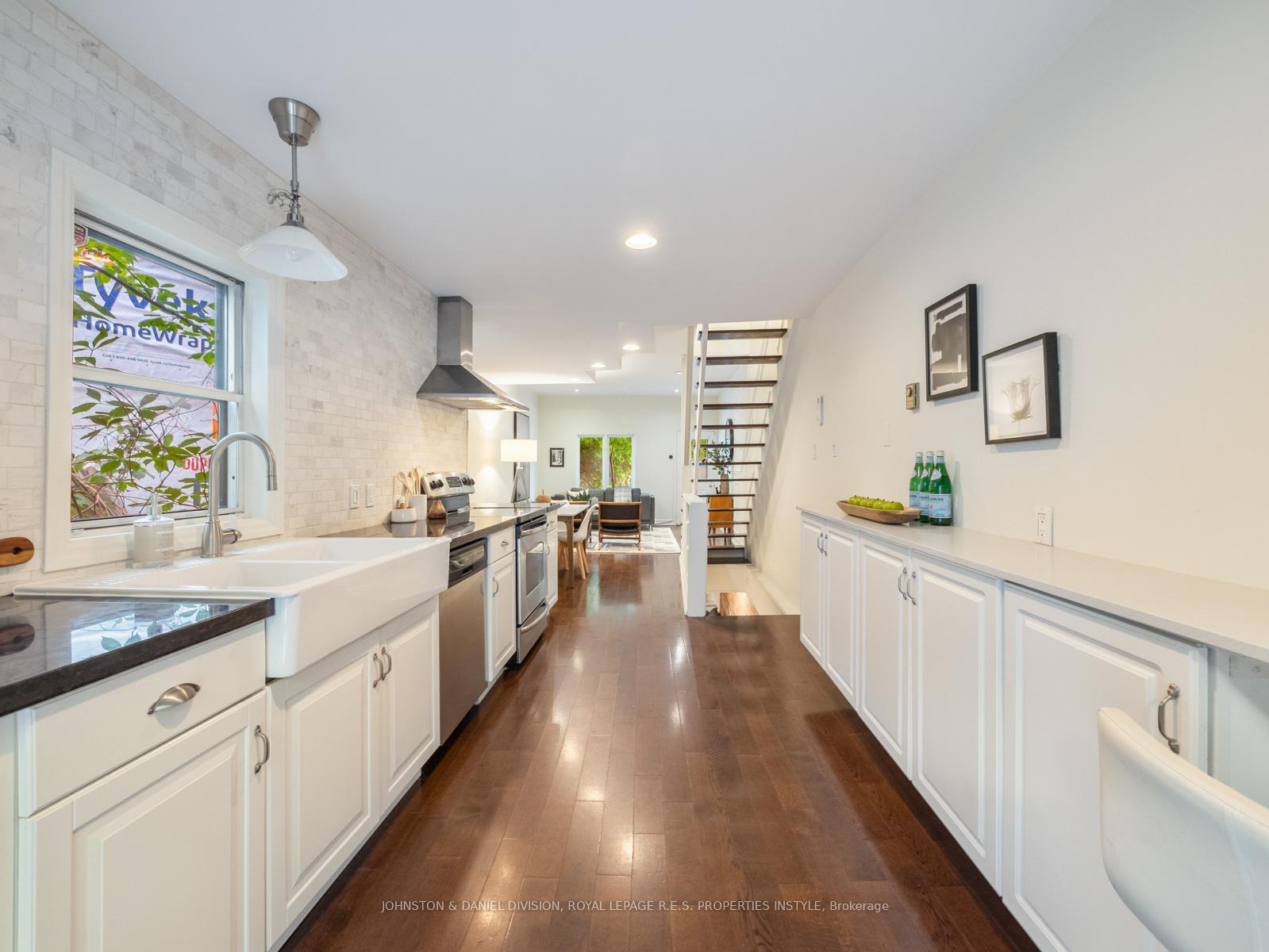 Photo 25 of 77 Walnut Avenue, Toronto, Niagara — HOMEH