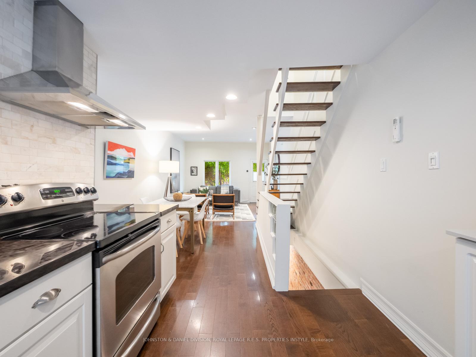 Photo 6 of 77 Walnut Avenue, Toronto, Niagara — HOMEH