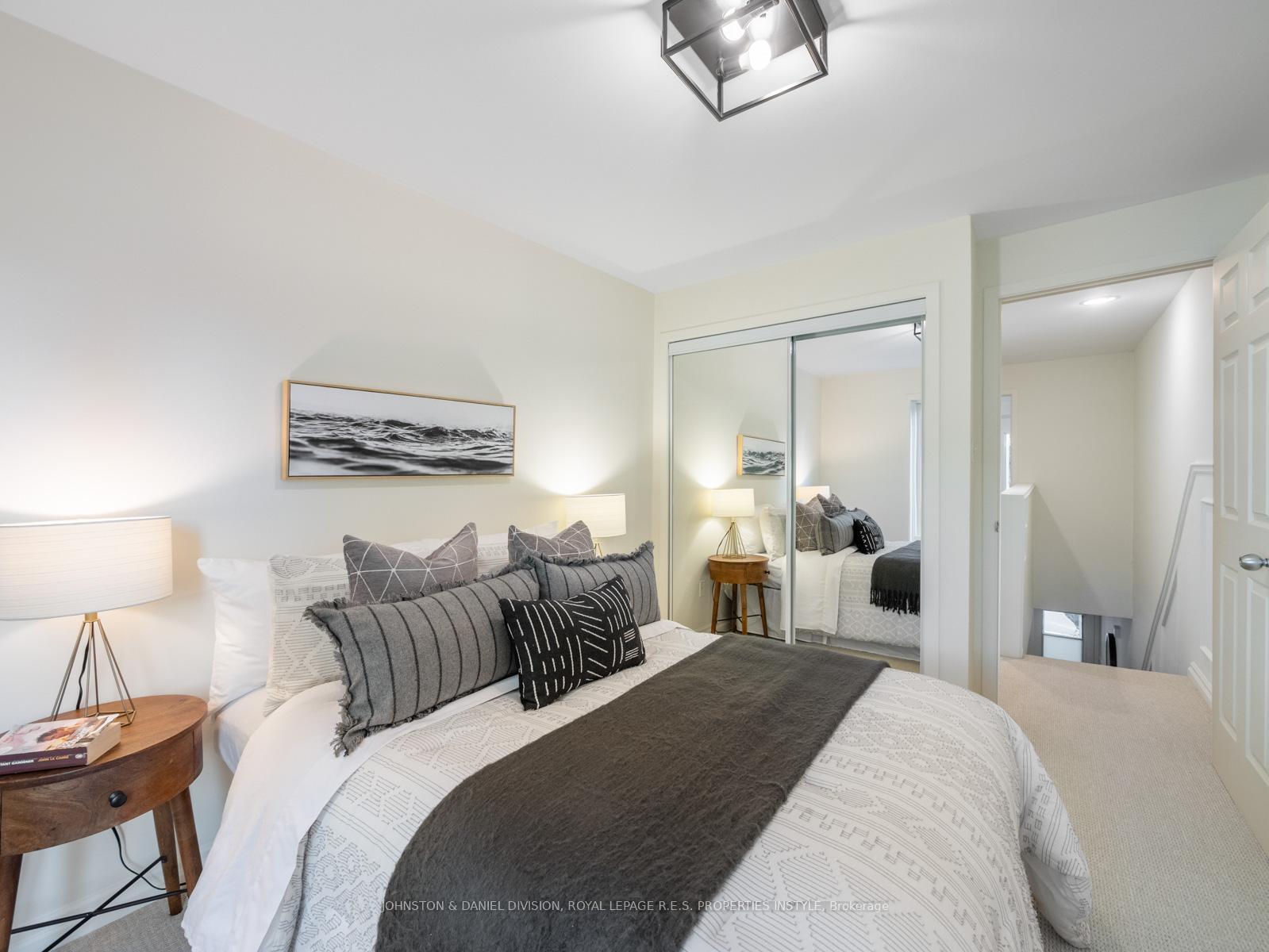Photo 17 of 77 Walnut Avenue, Toronto, Niagara — HOMEH