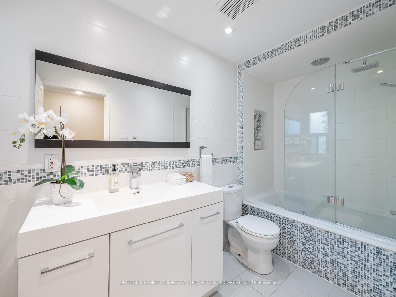 Photo 13 of 77 Walnut Avenue, Toronto, Niagara — HOMEH