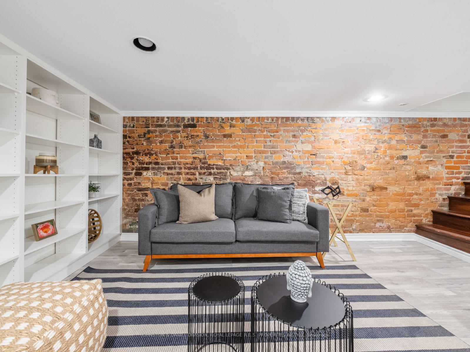 Photo 37 of 77 Walnut Avenue, Toronto, Niagara — HOMEH