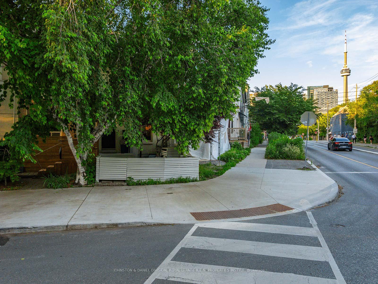 Photo 32 of 77 Walnut Avenue, Toronto, Niagara — HOMEH