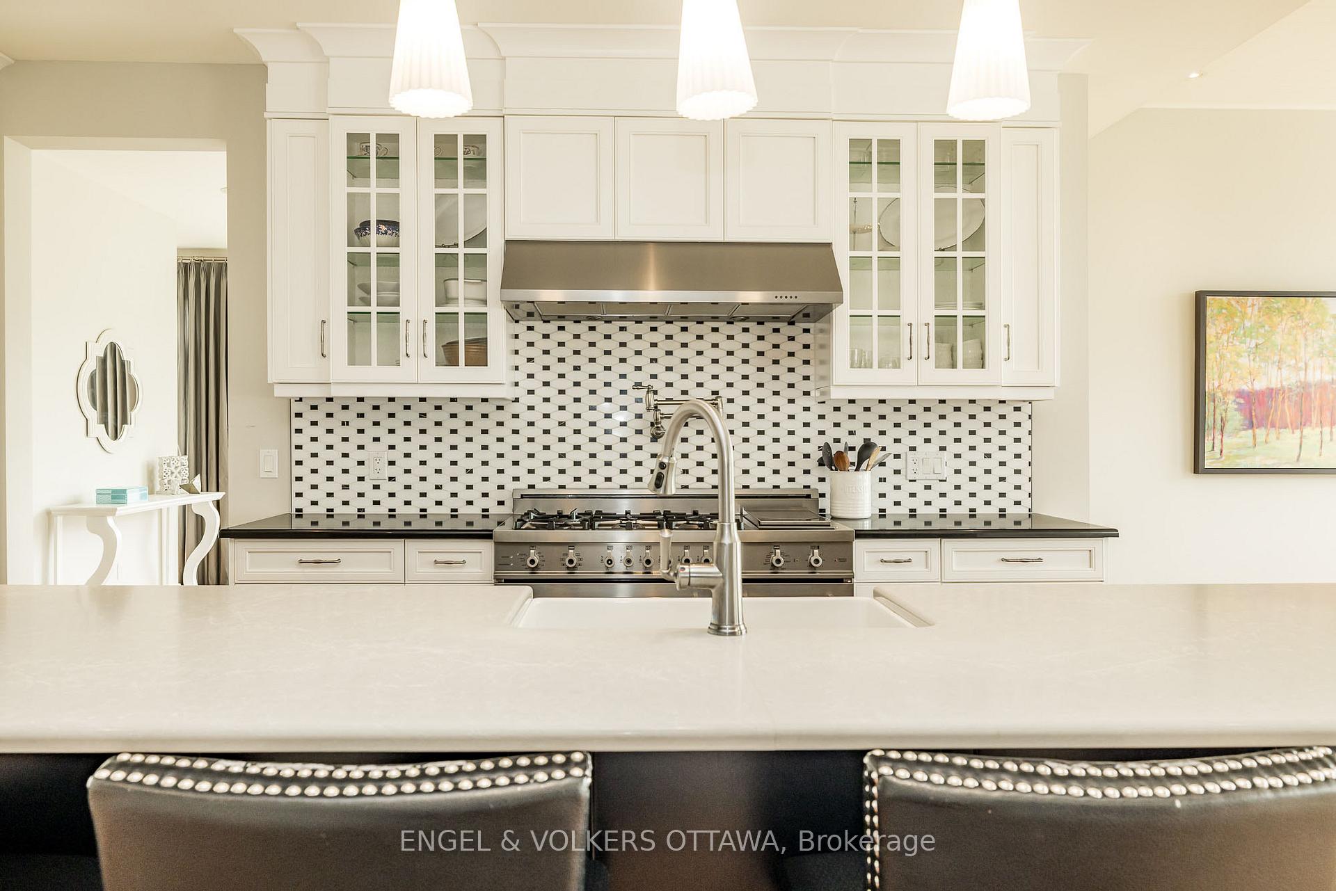 Photo 7 of 300 Long Acres Street, Ottawa, Kanata - Bridlewood — HOMEH