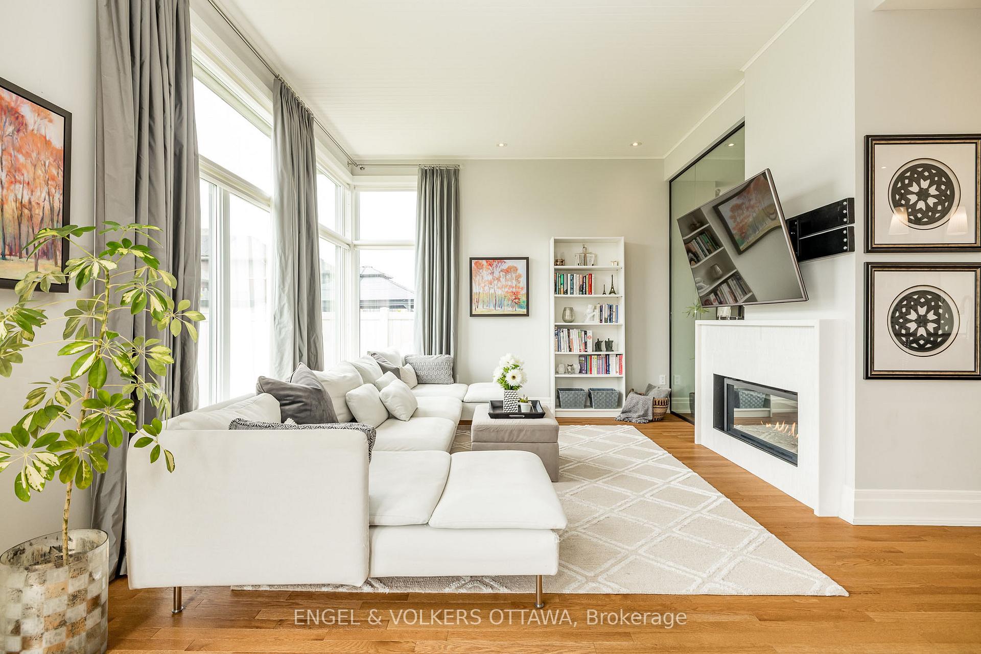 Photo 12 of 300 Long Acres Street, Ottawa, Kanata - Bridlewood — HOMEH