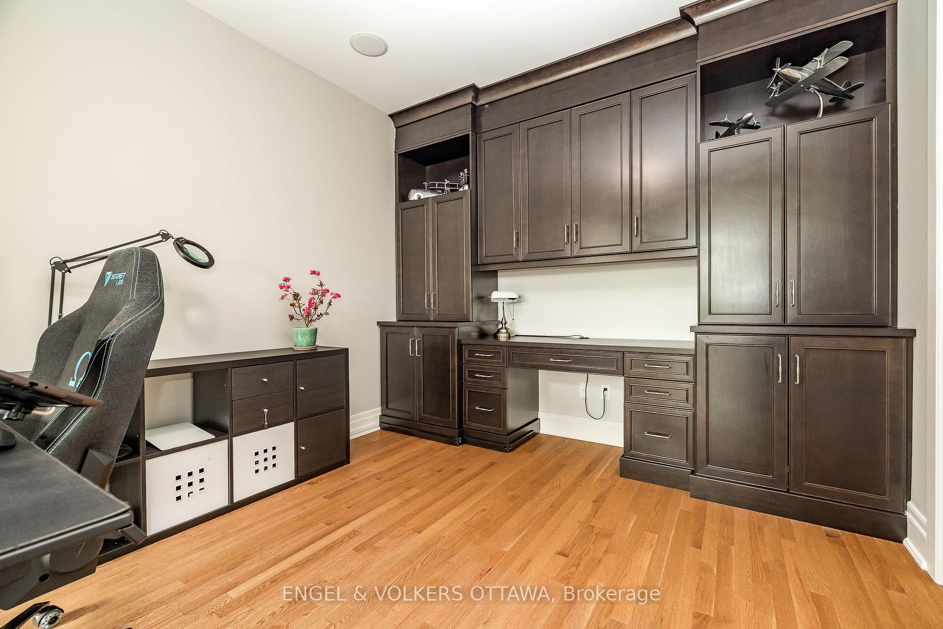 Photo 13 of 300 Long Acres Street, Ottawa, Kanata - Bridlewood — HOMEH