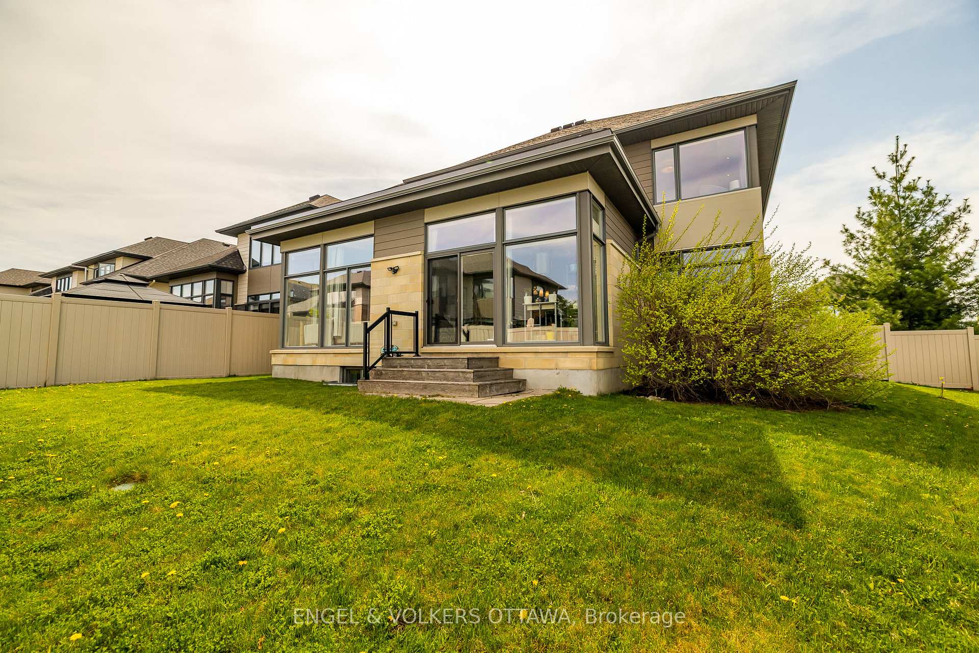 Photo 37 of 300 Long Acres Street, Ottawa, Kanata - Bridlewood — HOMEH
