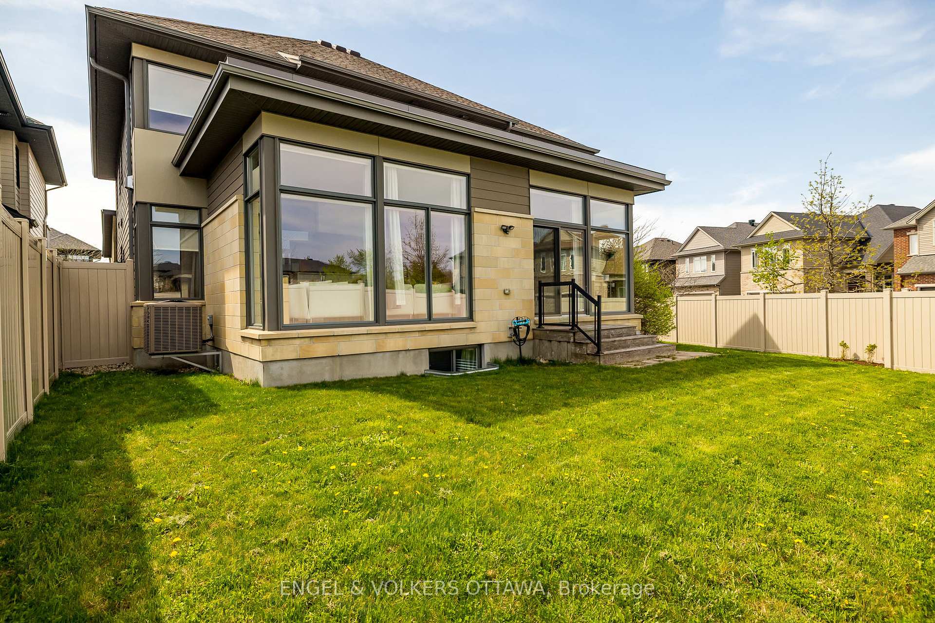 Photo 48 of 300 Long Acres Street, Ottawa, Kanata - Bridlewood — HOMEH