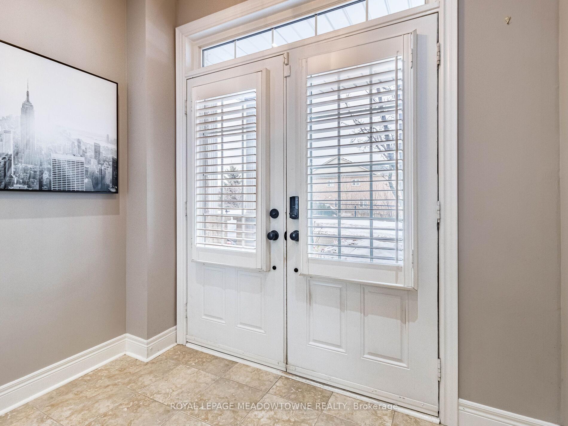 Photo 6 of Unit 5, 320 Ravineview Drive, Vaughan, Maple — HOMEH