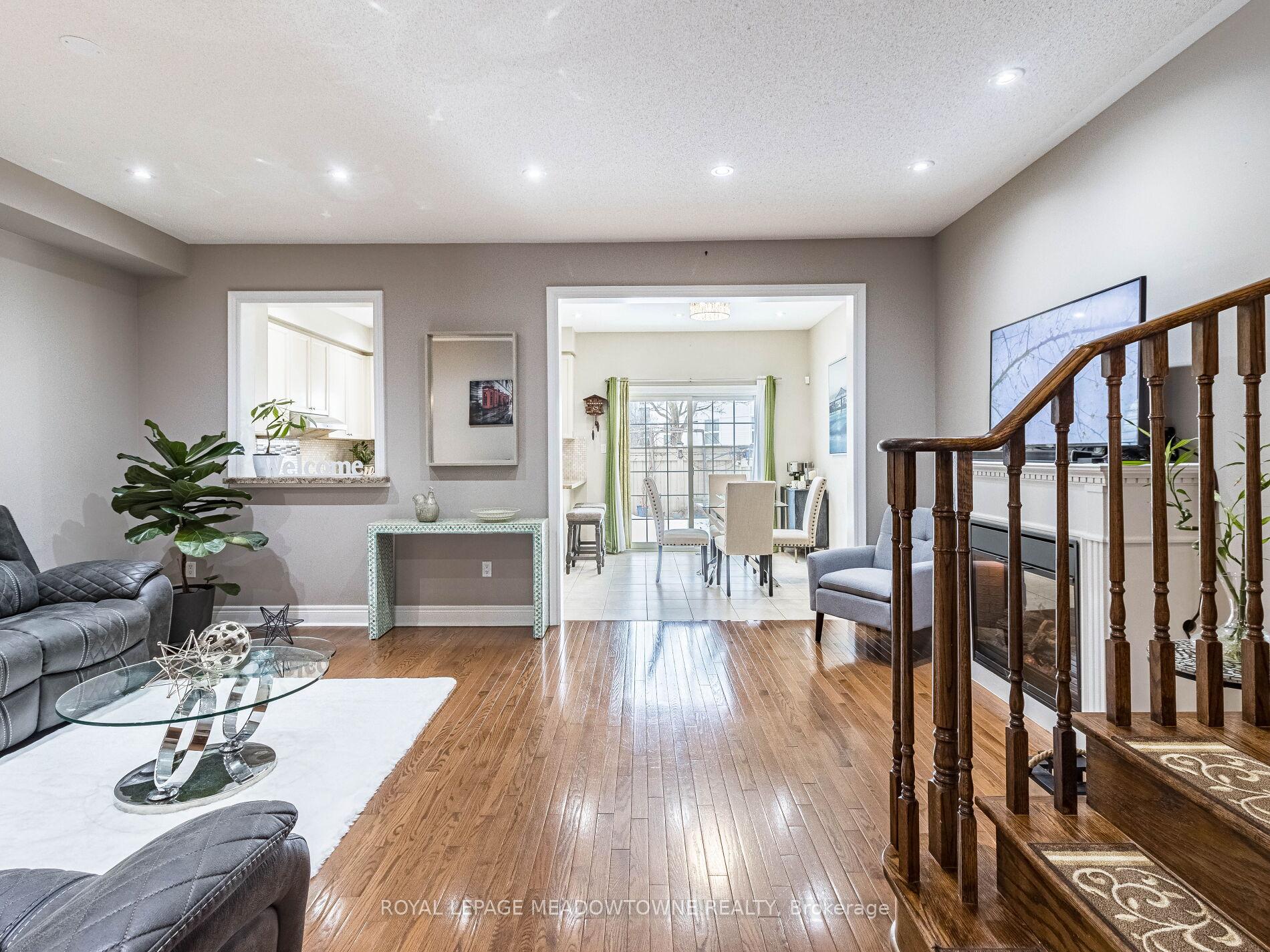 Photo 11 of Unit 5, 320 Ravineview Drive, Vaughan, Maple — HOMEH
