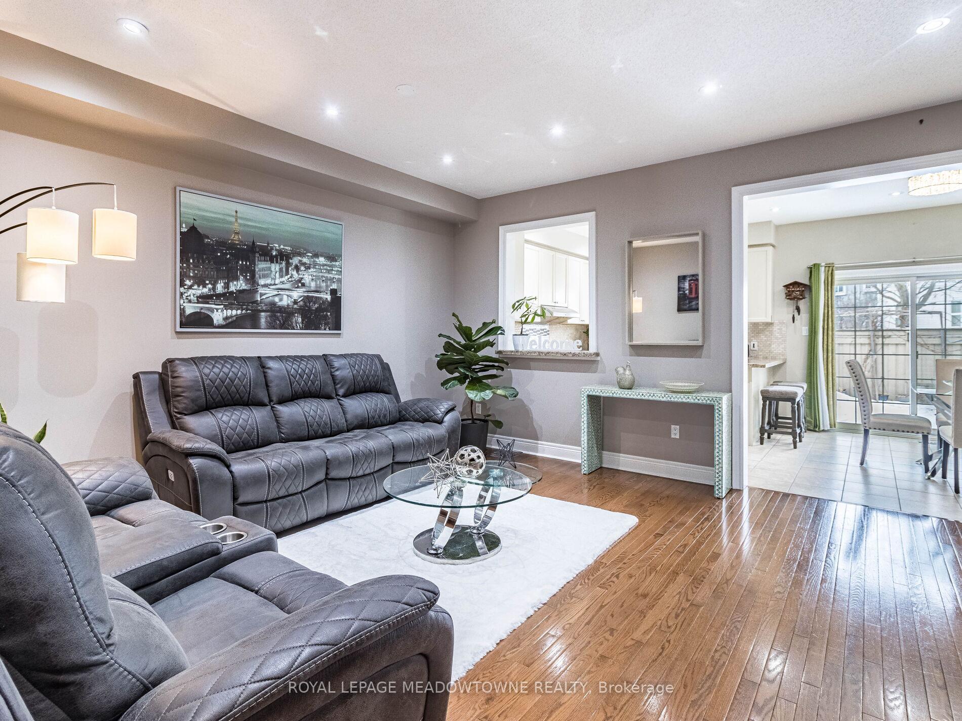 Photo 10 of Unit 5, 320 Ravineview Drive, Vaughan, Maple — HOMEH