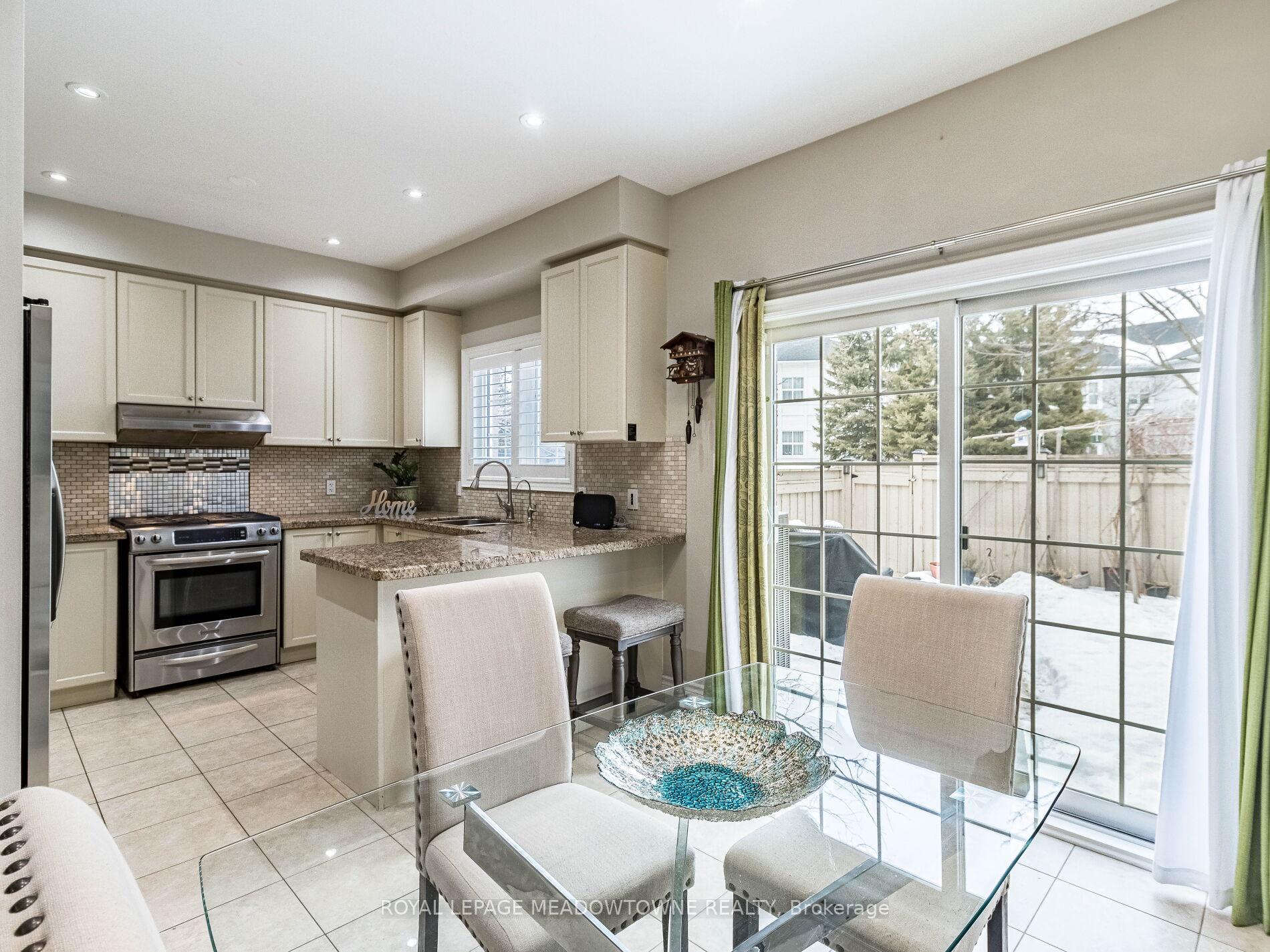 Photo 19 of Unit 5, 320 Ravineview Drive, Vaughan, Maple — HOMEH