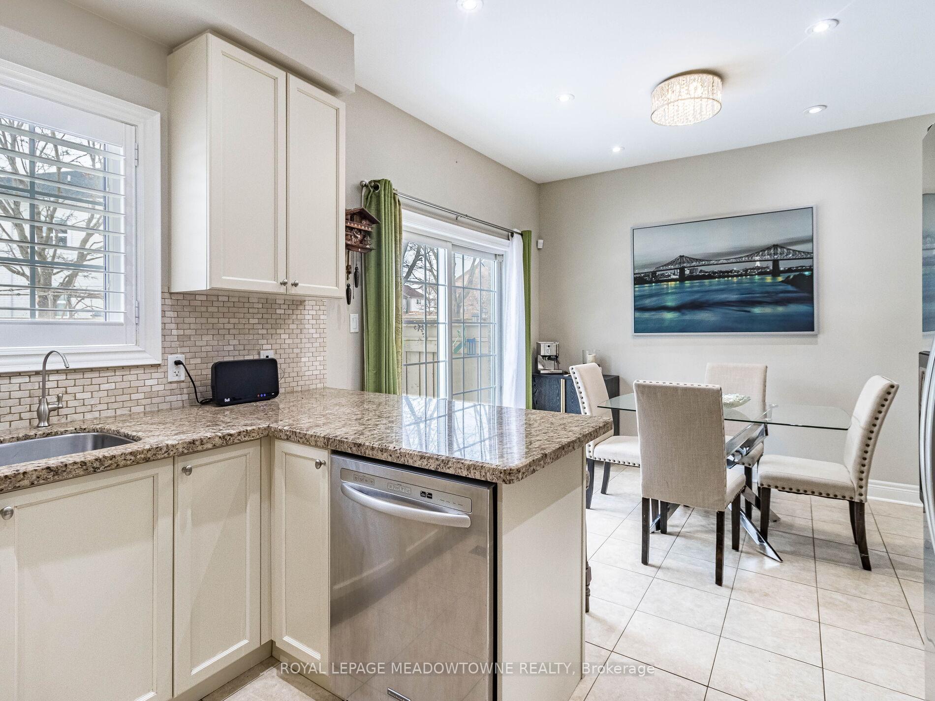 Photo 27 of Unit 5, 320 Ravineview Drive, Vaughan, Maple — HOMEH