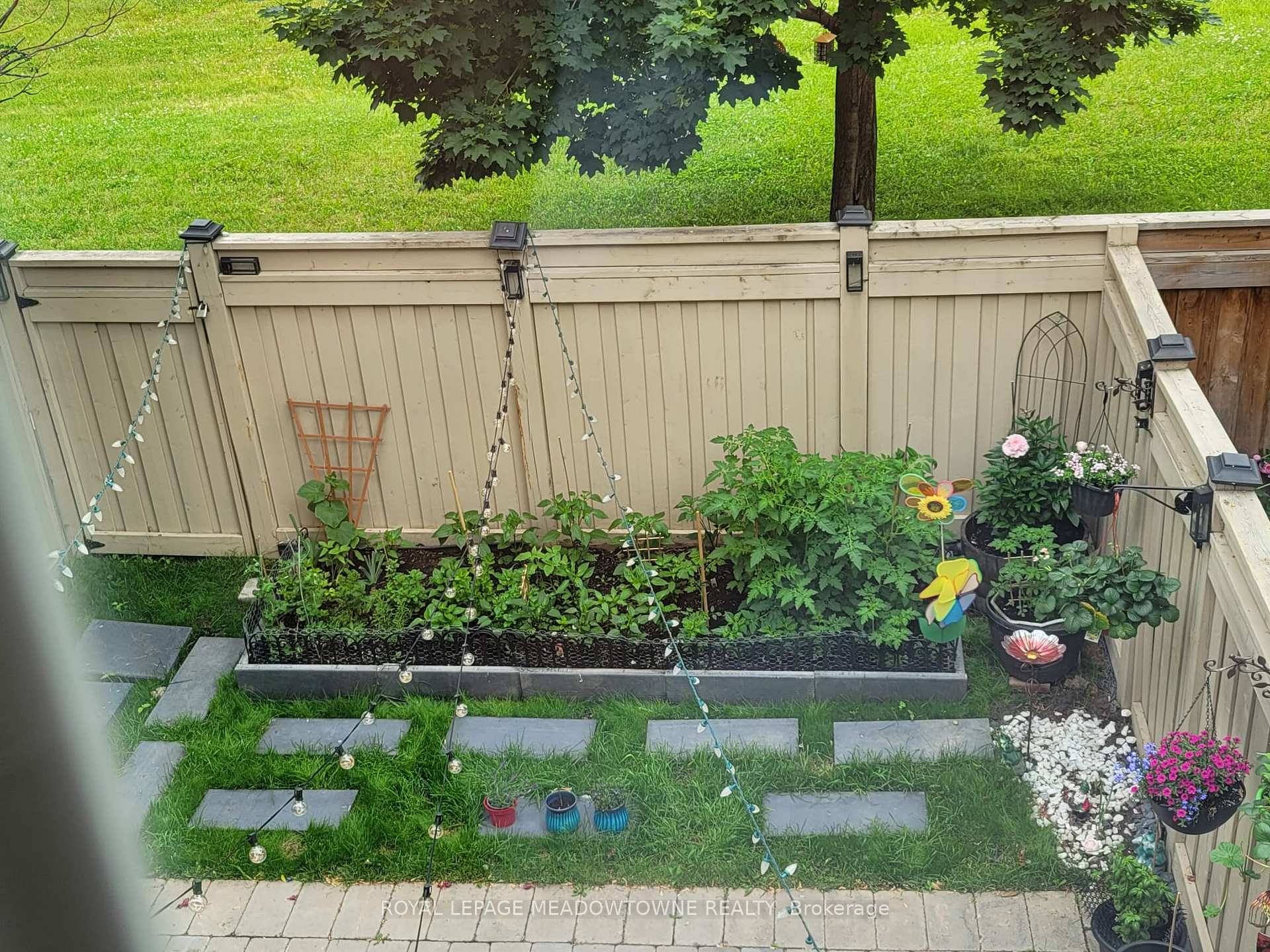 Photo 2 of Unit 5, 320 Ravineview Drive, Vaughan, Maple — HOMEH