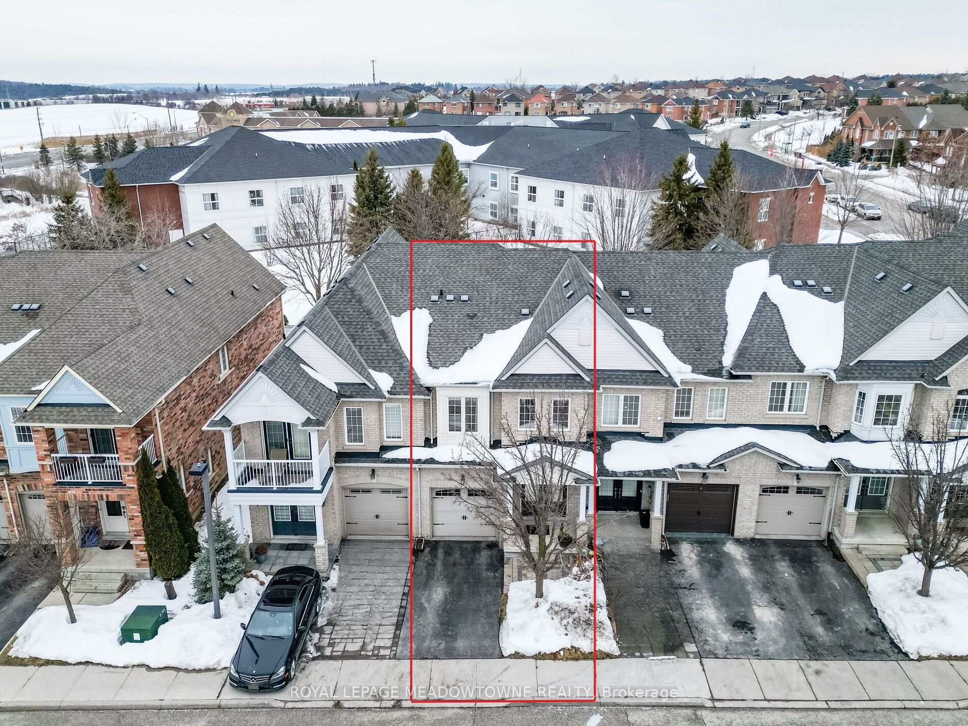 Photo 4 of Unit 5, 320 Ravineview Drive, Vaughan, Maple — HOMEH